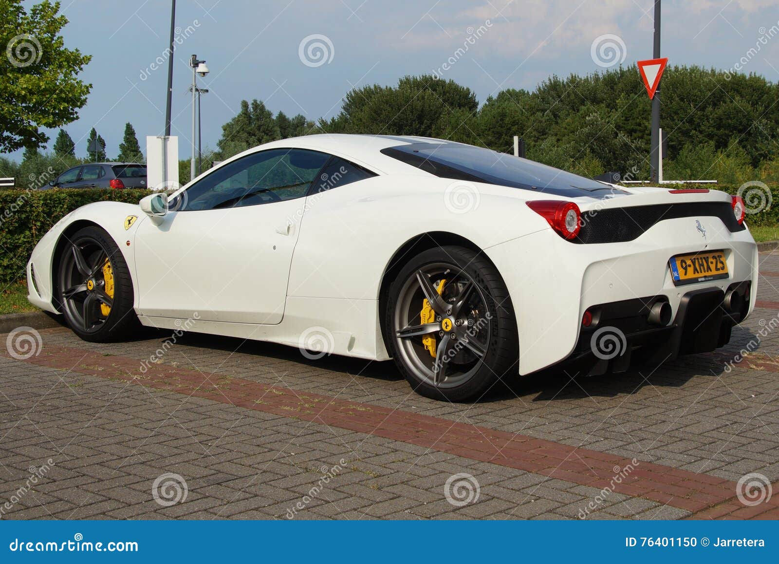 Wallpaper #o2e1-JIBSpphPi3-EYrC6 White Ferrari 458 Italia Black and White Editorial Image Image of