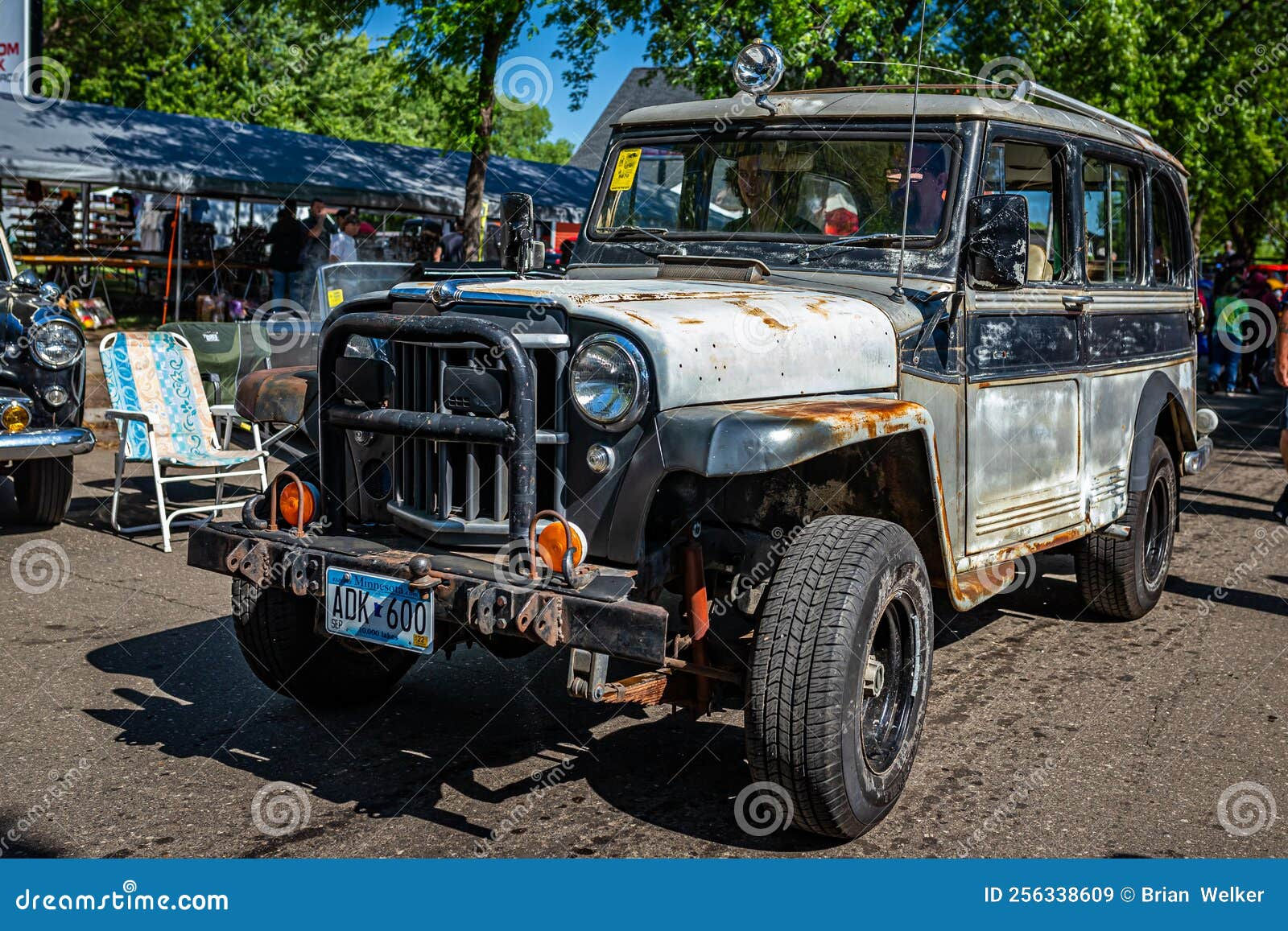 Wallpaper #LGfP_ZIBSpphPi3-W52Q136 1957 Willys Jeep Utility Wagon Editorial Stock Image Image of Fair