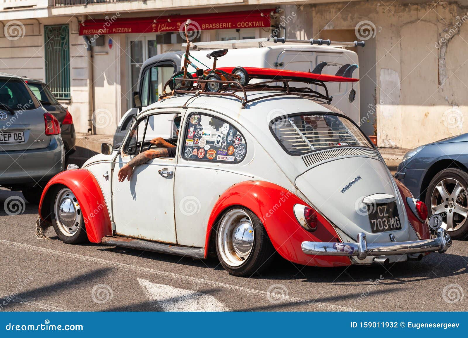 Wallpaper #0mfp9JIBSpphPi3-1nyV274 White Red Volkswagen Beetle Editorial Photography Image of Transport