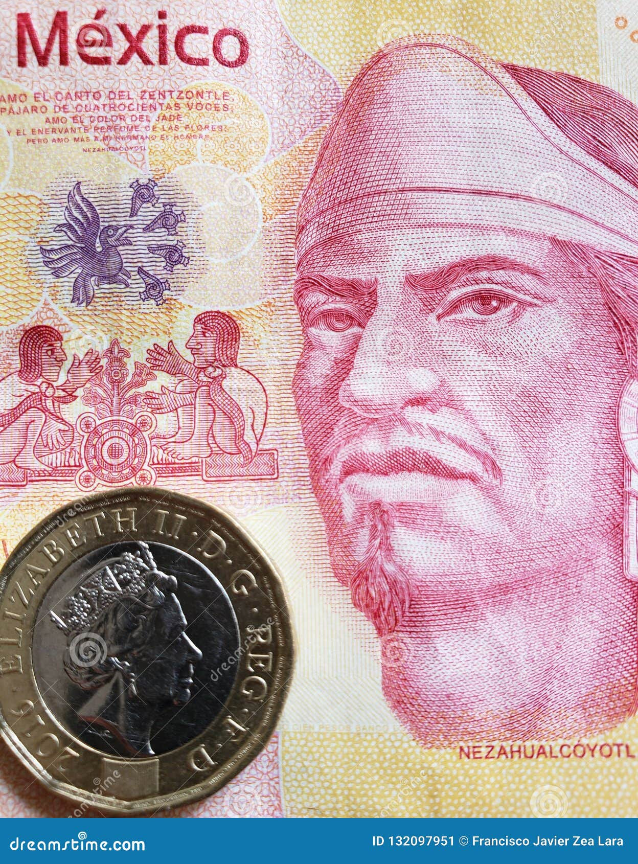 Wallpaper #h2cBEZMBSpphPi3-oPVg283 Approach to Mexican Banknote of 100 Pesos and Coin of One Sterling