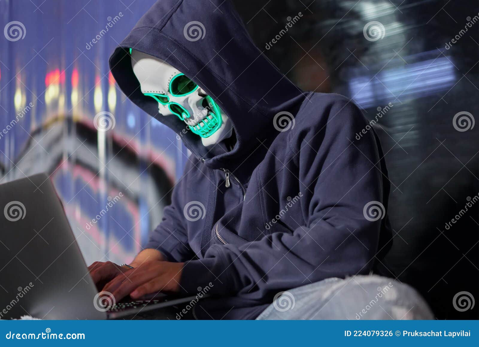 Wallpaper #2DFsNZMB5zzyi_yYVFb944 Anonymous Man in Hoodie and Green Neon Skull Mask Hacking into Laptop