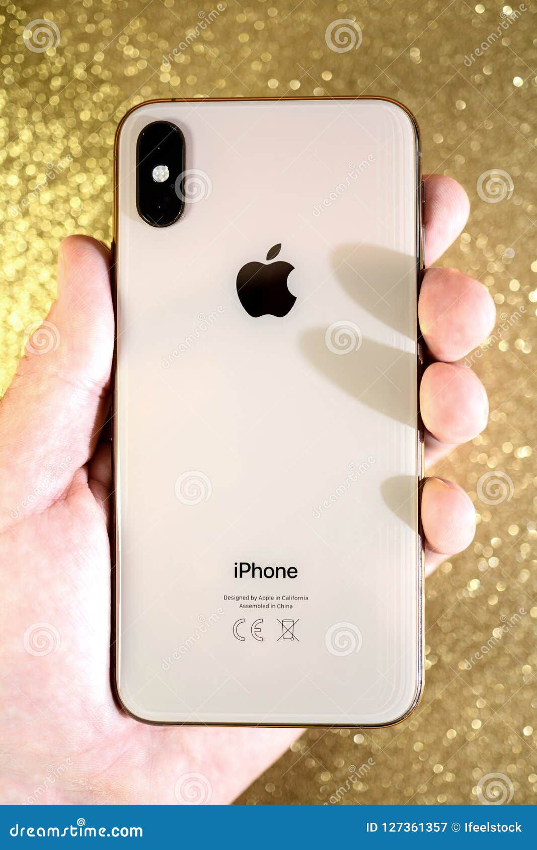 Wallpaper #vWds8ZIBSpphPi3-YWuR178 Apple iPhone Xs Max Xr Gold Glitter Sparkle Background Apple Log