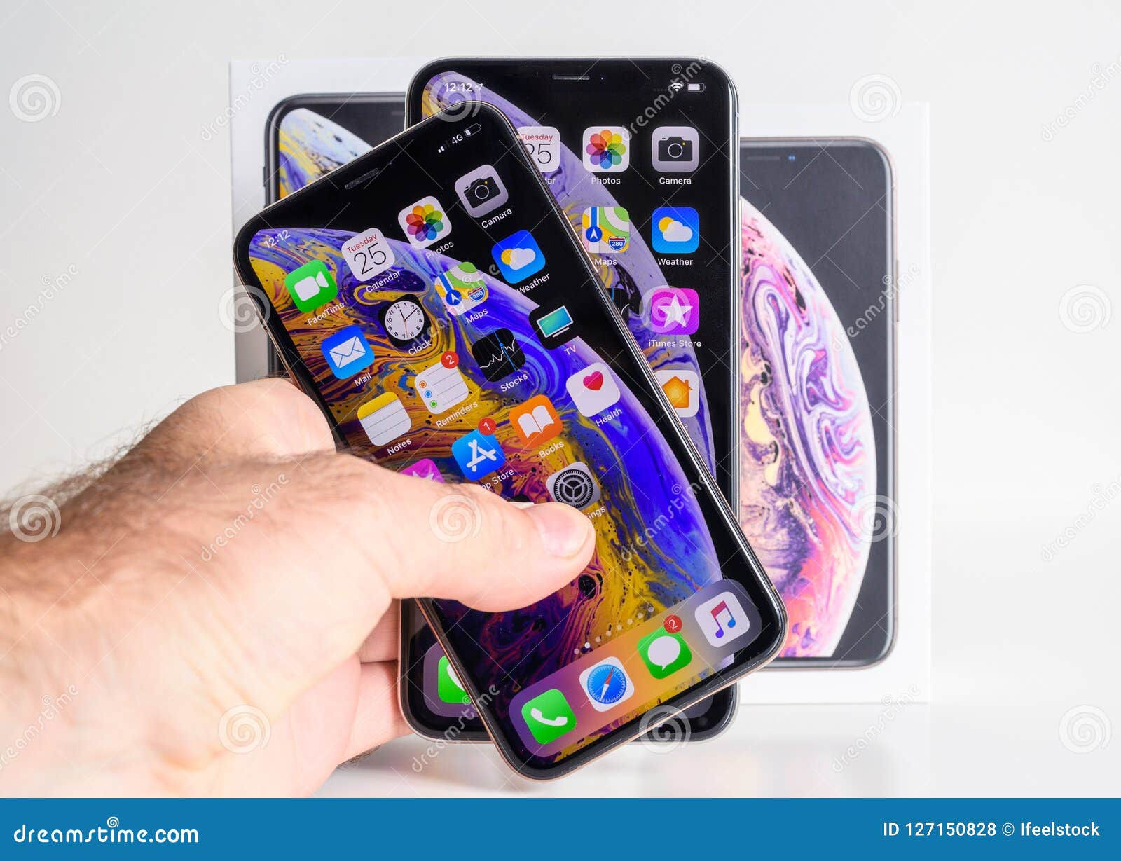 Wallpaper #vWds8ZIBSpphPi3-YWuR148 Apple iPhone Xs Max Gold Silver Smartphone in Mans Hand Editorial