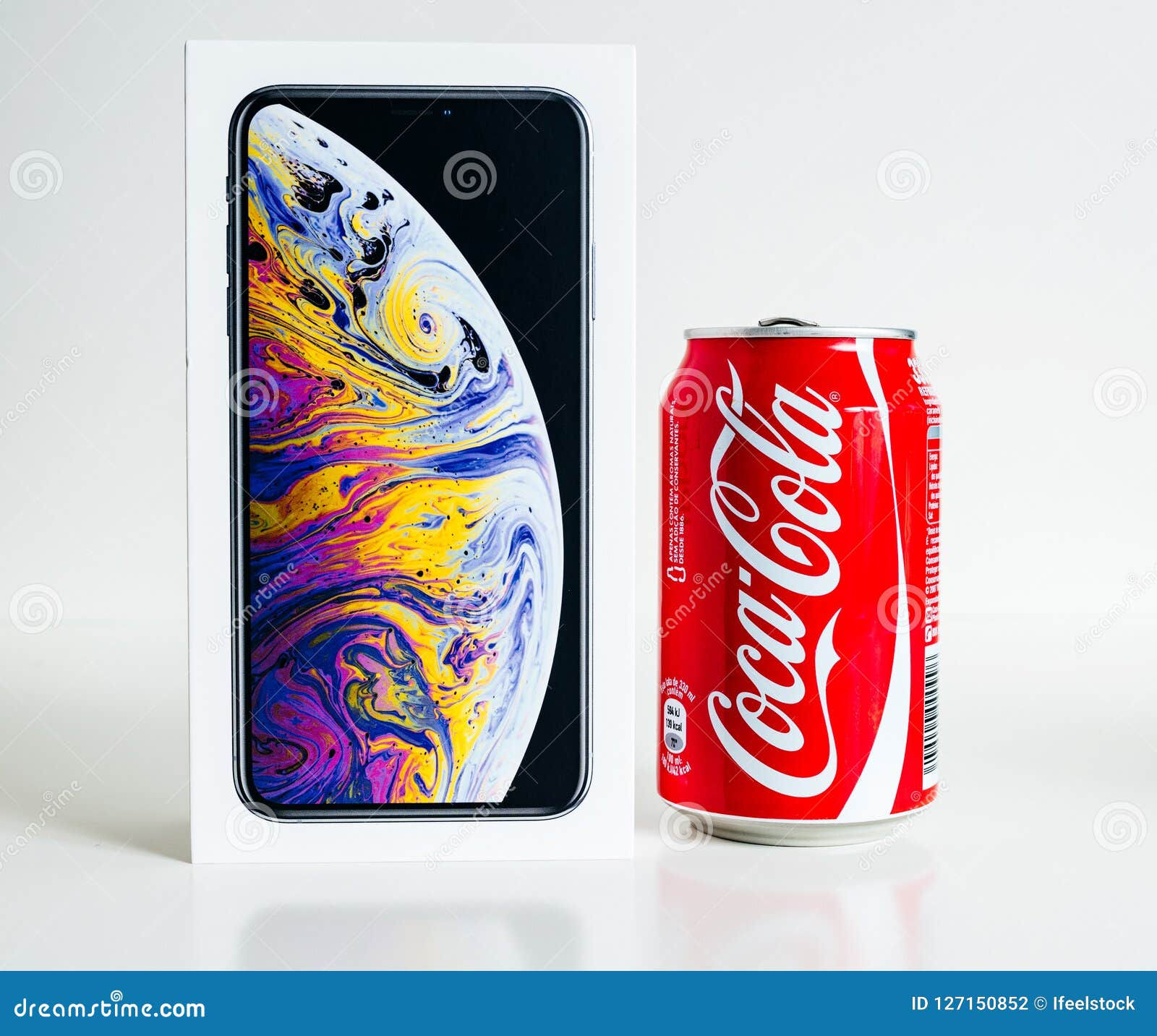 Wallpaper #vWds8ZIBSpphPi3-YWuR244 Apple iPhone Xs Max Gold Silver Smartphone Next to Coca Cola Can