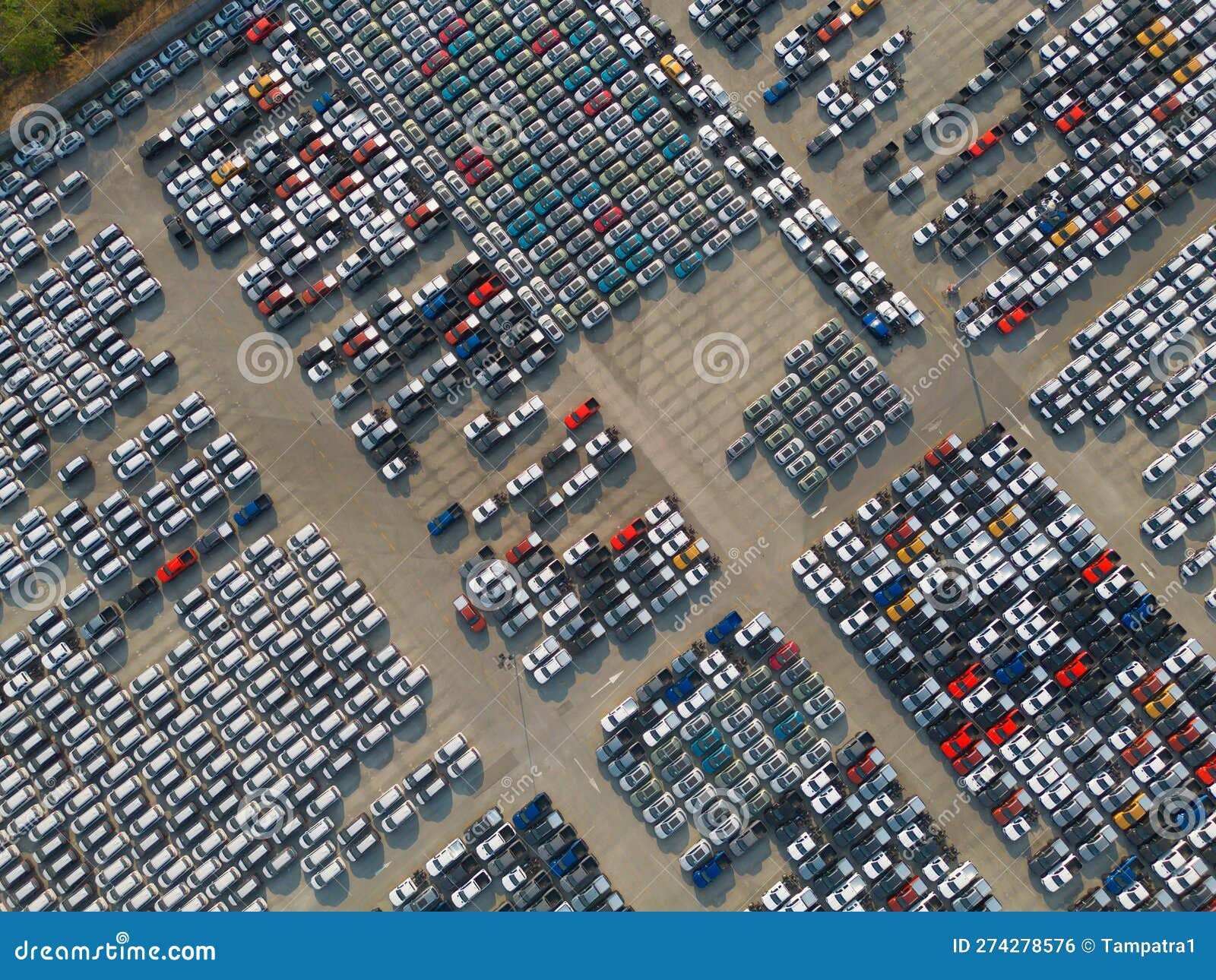 Wallpaper #eEJcPZMBOBpx0NhmC8Qt422 Aerial Top View of New Cars Parking for Sale Stock Lot Row Dealer