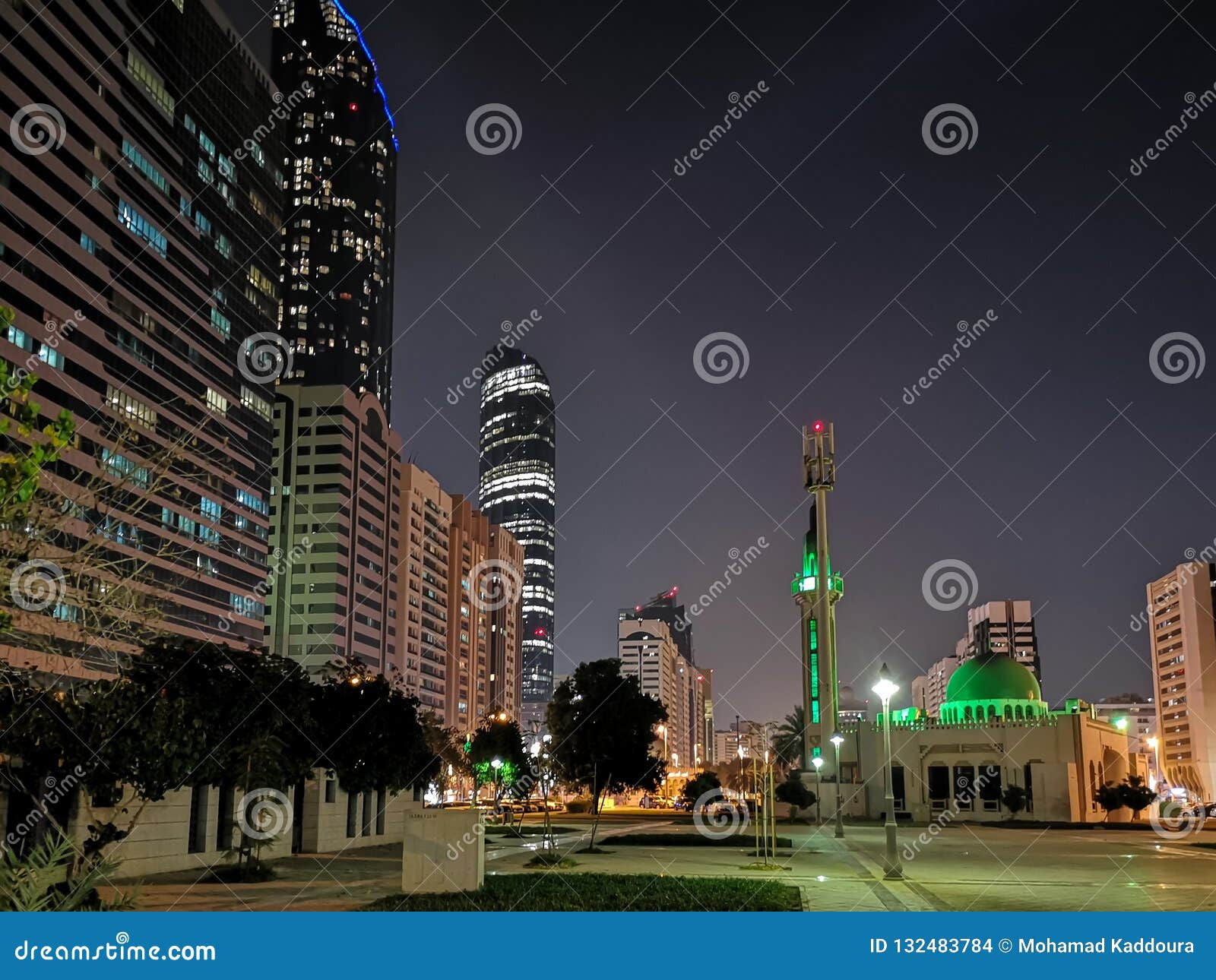 Wallpaper #x2cF8ZIBSpphPi3-oGll291 Abu Dhabi City Towers Sheikh Mohammed Al Maktoum Tower and Mosque at