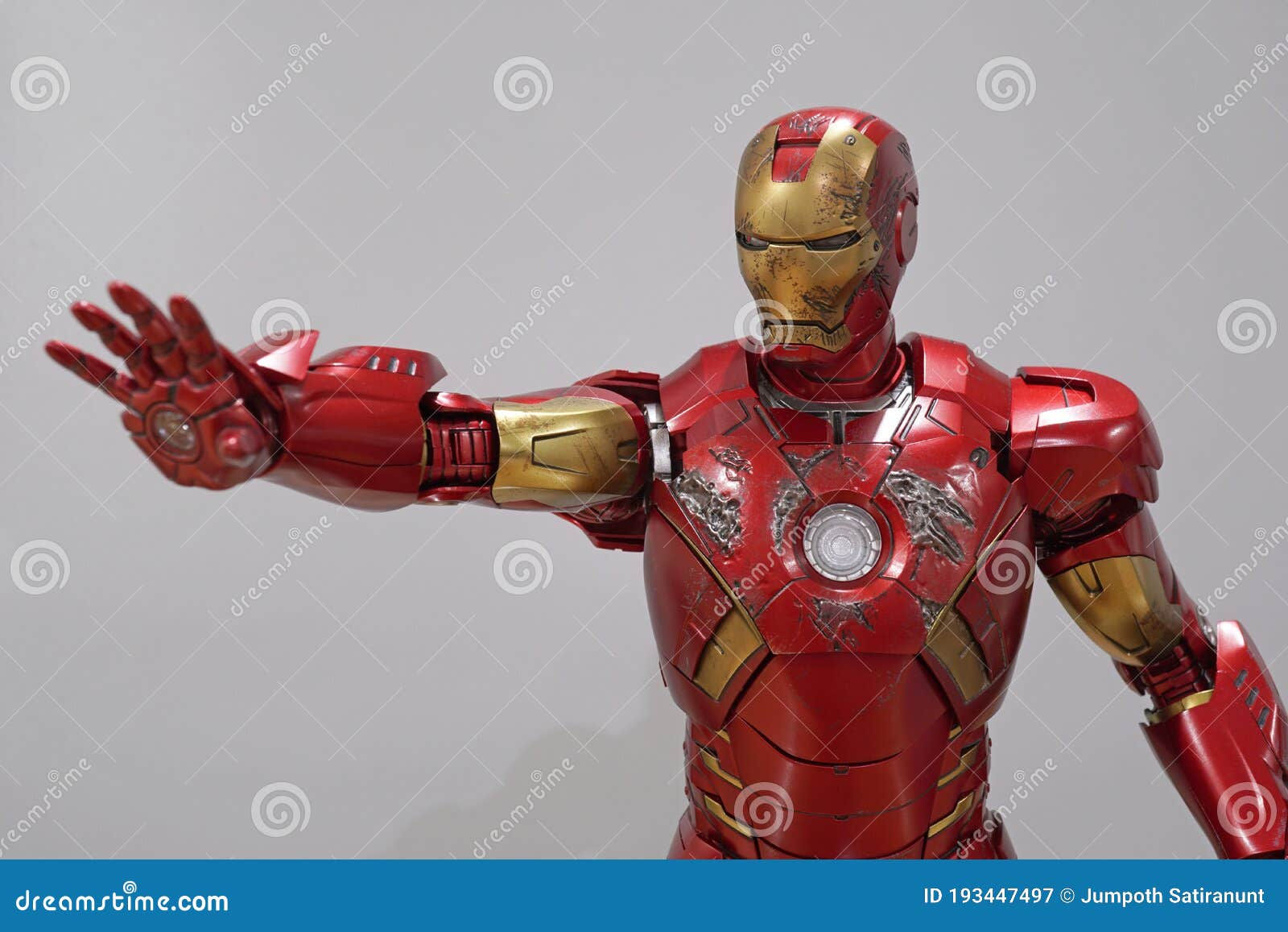 Wallpaper #-bkg3pIBJvJKYCmEzgMB27 Action Figure Model Iron Man Mark Vii Hand Blaster Poses Editorial