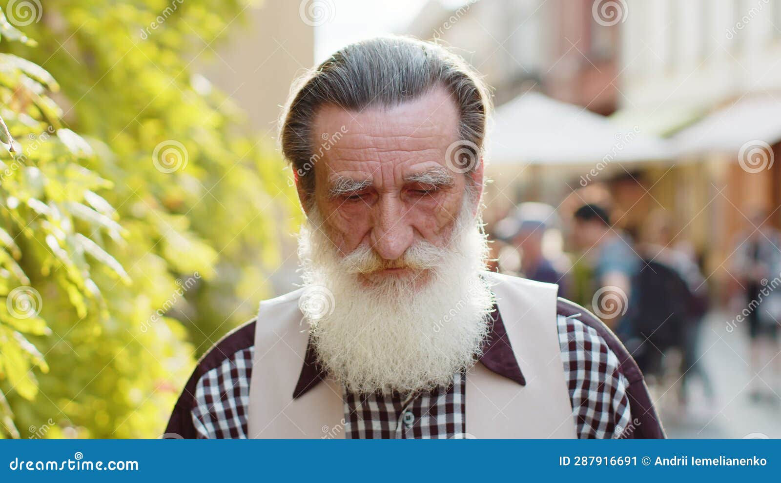 Wallpaper #cGcoAJMBSpphPi3-kqV8423 Angry Displeased Bearded Senior Old Man Upset Sad Dissatisfied Looking