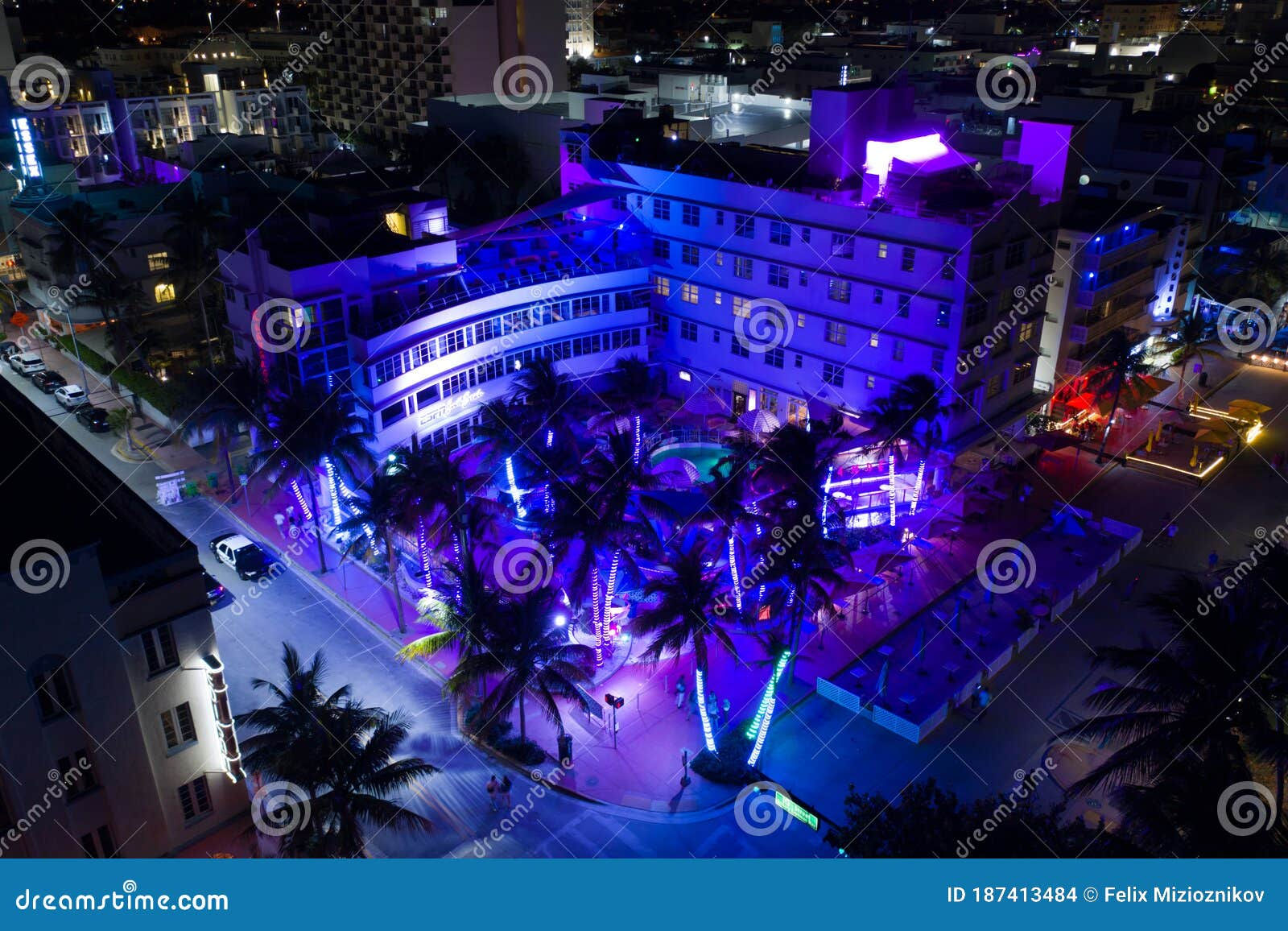 Wallpaper #32gqF5MBSpphPi3-sA2h21 Aerial Night Photo Clevelander Miami Beach Hotel and Disco Club Neon