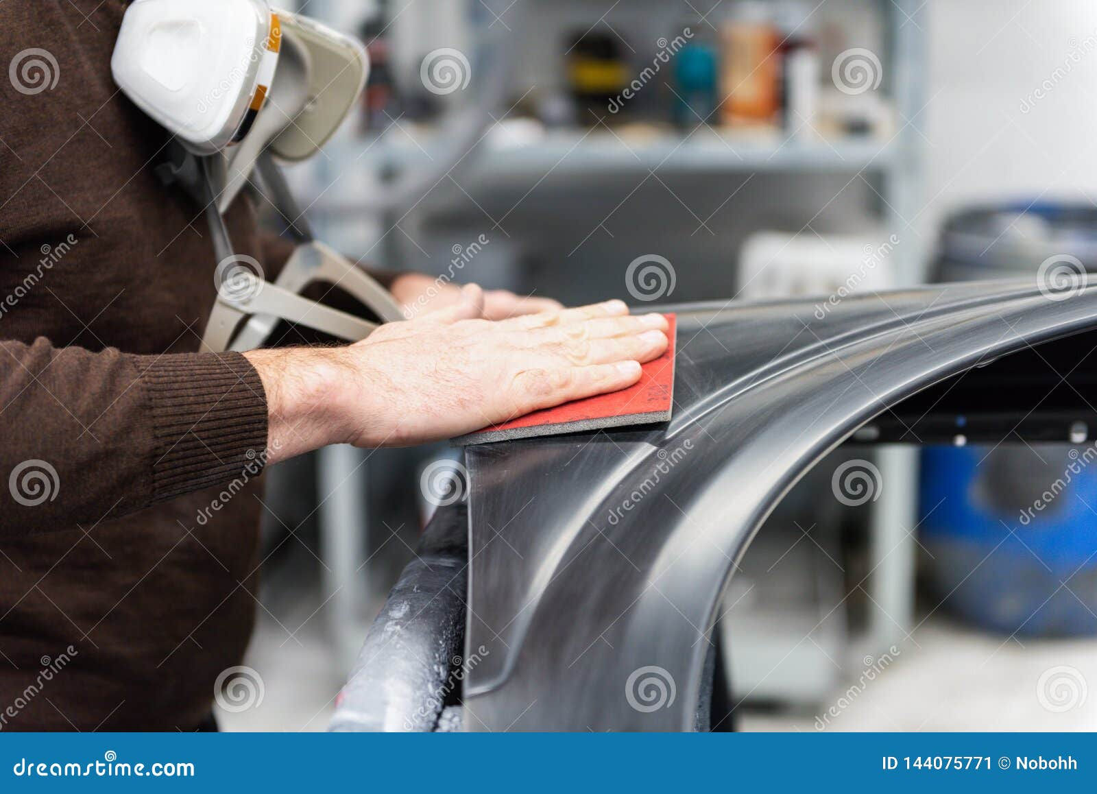 Wallpaper #5D98PJMBLiIJ4c9OFJE_98 Car Mechanic Grinds a Car Part in Handicraft in a Service Station