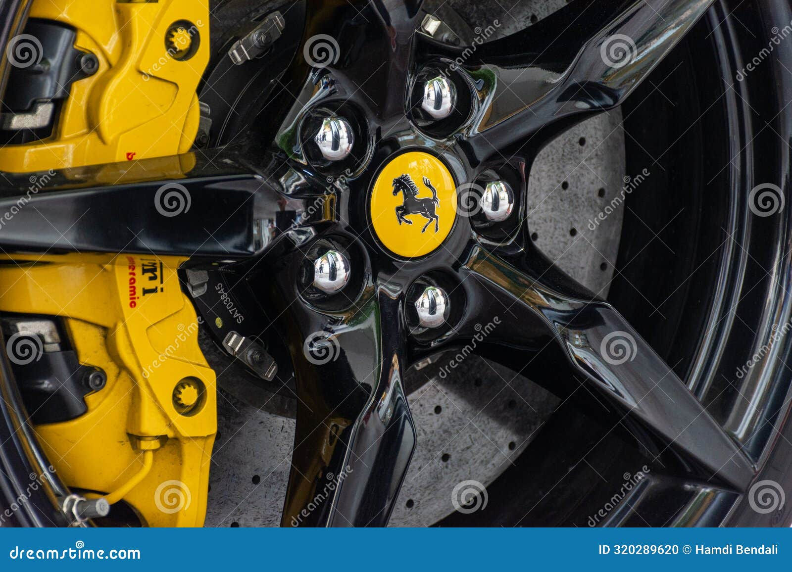 Wallpaper #1KVsN5MBVBiSkHCaS4uU22 Close Up of Ferrari Alloy Wheel with Logo in Dubai Mall Editorial