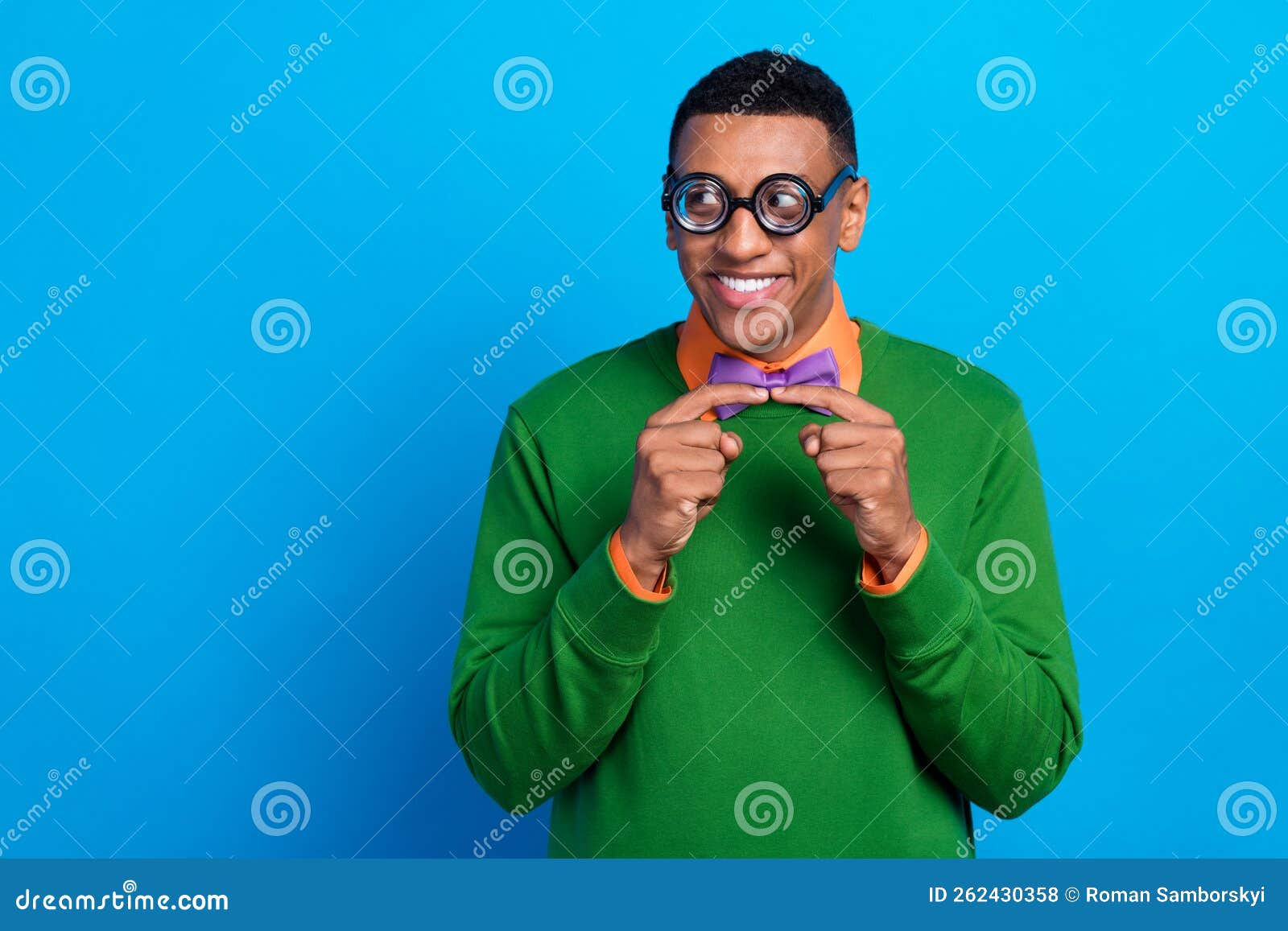 Wallpaper #_GfQEZMBSpphPi3-c_iD66 Closeup Photo of Funky Positive Overjoyed Modest Guy Fingers Pointing