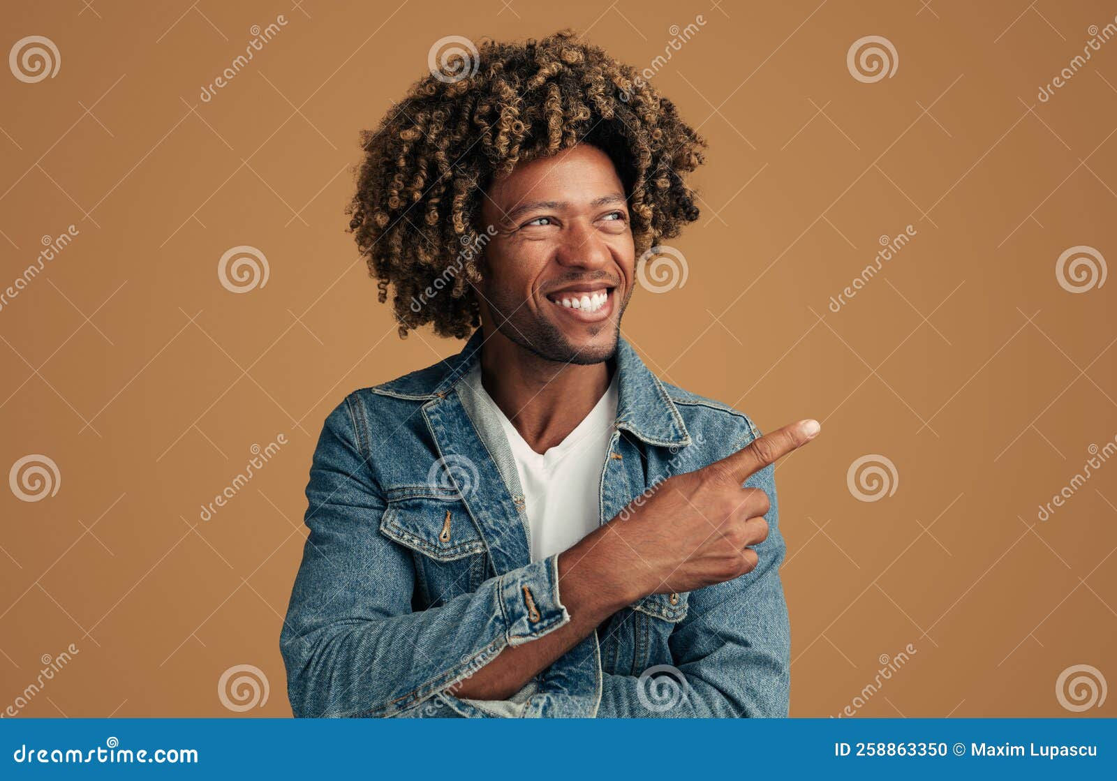 Wallpaper #IWf6_JIBSpphPi3-lZoB57 Cheerful Black Man Pointing Away in Studio Stock Photo Image of