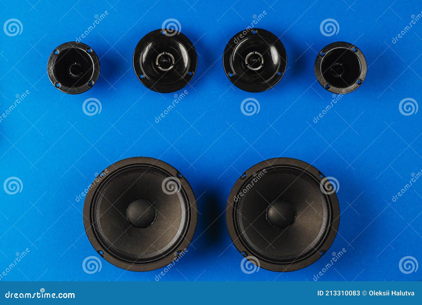 Wallpaper #0GjUI5MBSpphPi3-fza697 Car Audio Car Speakers Black Subwoofer on a Blue Background Stock