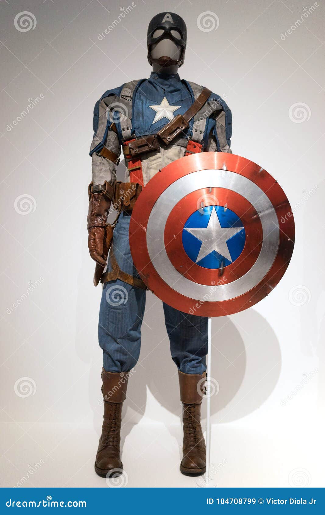 Wallpaper #9GcMCJMBSpphPi3-_8hW114 Captain America Suit Marvel Exhibition Brisbane Australia Editorial