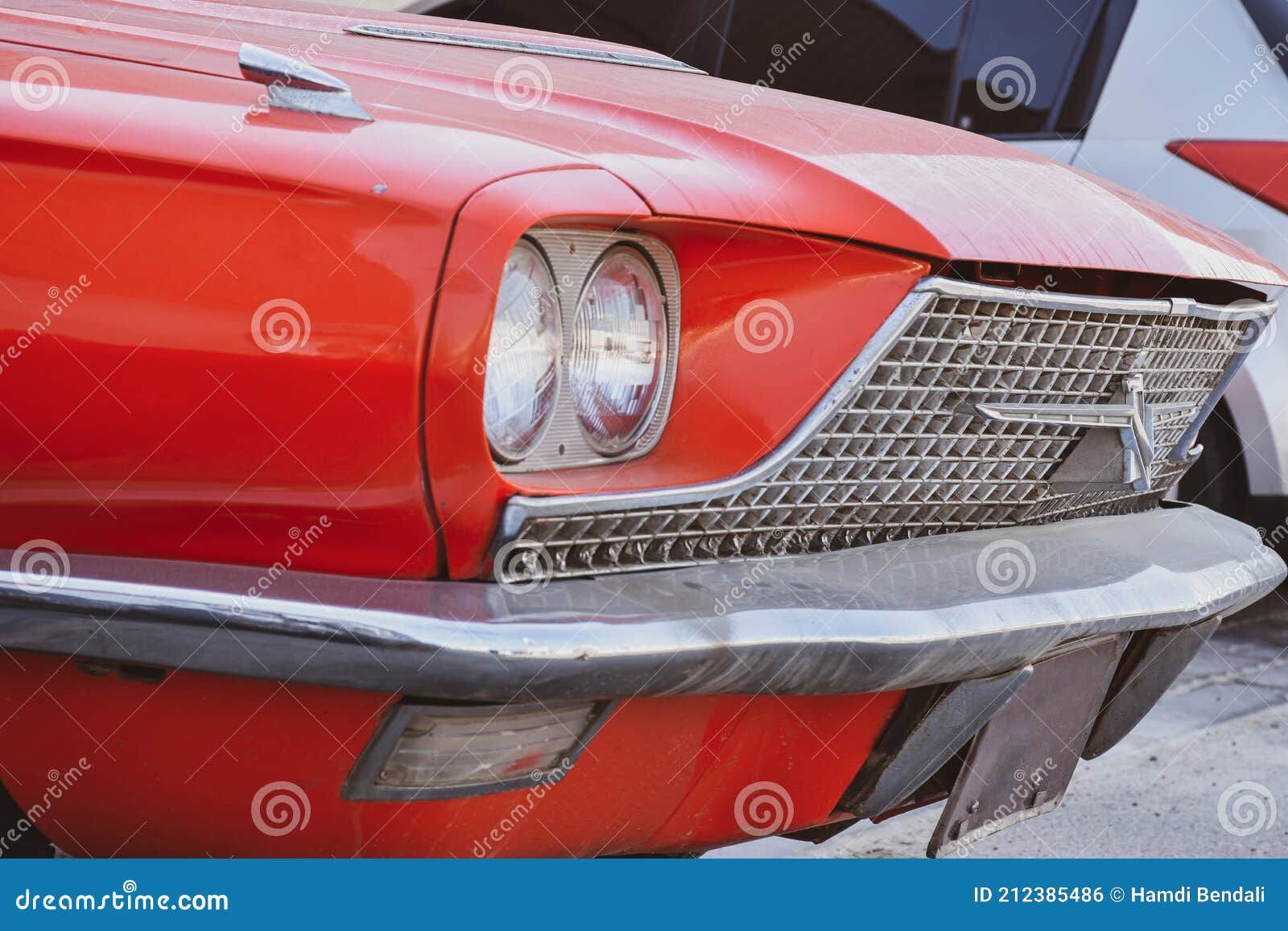 Wallpaper #kWidIpMBSpphPi3-uDN4256 Close Up Low Angle Front Side View of a Red Classic Car in the Street