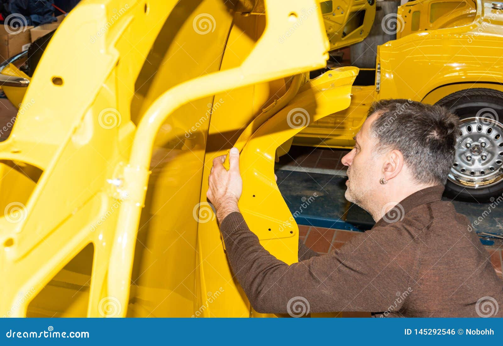 Wallpaper #5D98PJMBLiIJ4c9OFJE_51 Car Mechanic Screws Car Parts Together Again After Restoration Serie