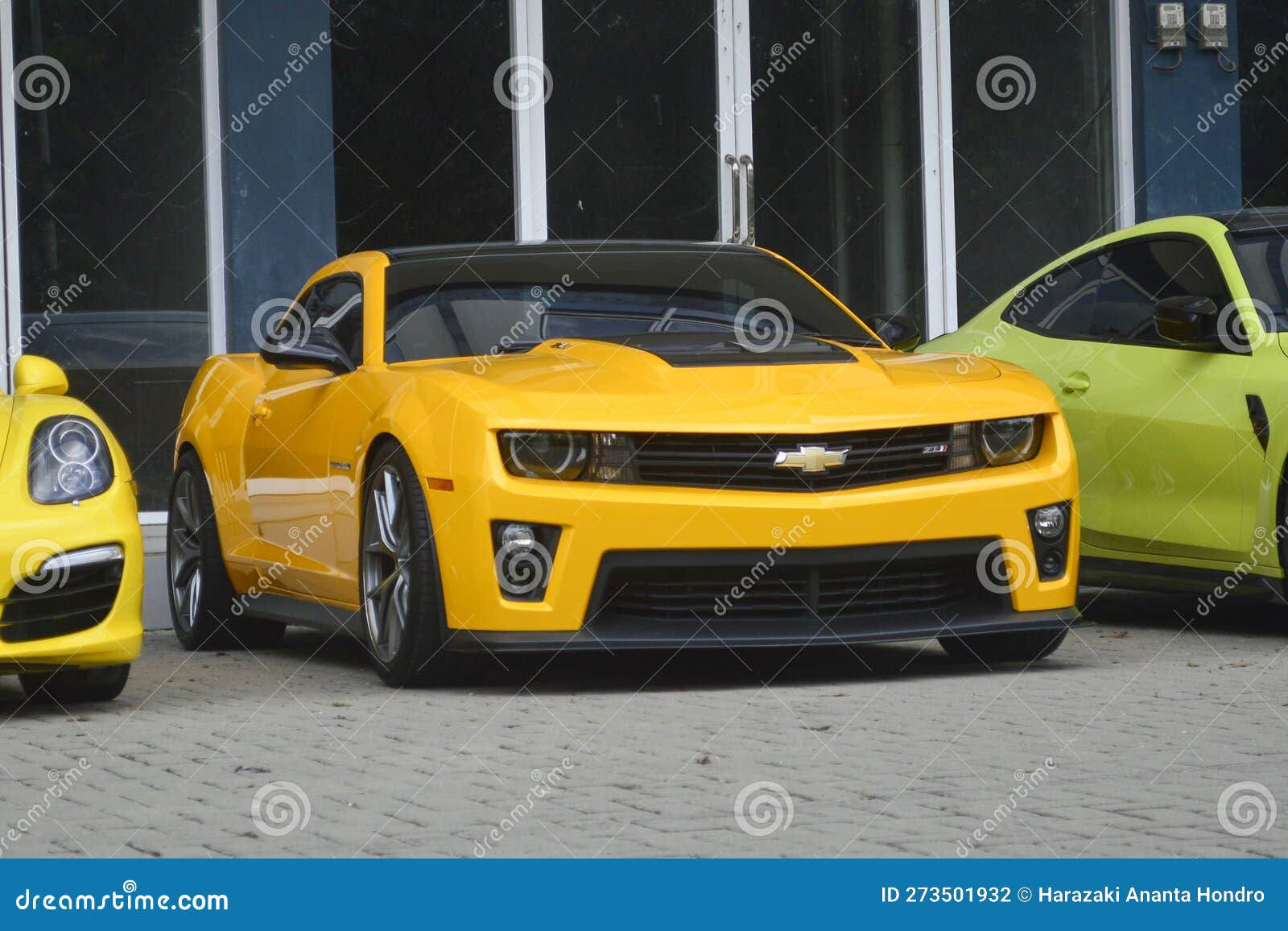 Wallpaper #52dMA5MBSpphPi3-5rI21 Chevrolet Camaro Zl1 Editorial Photography Image of Traffic 273501932