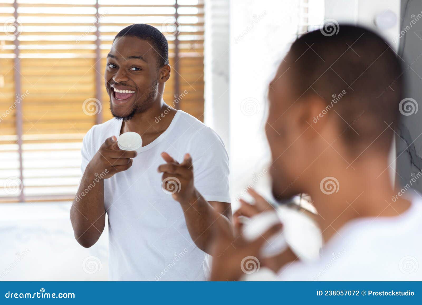 Wallpaper #IWf6_JIBSpphPi3-lZoB212 You X27re Handsome Confident Black Guy Pointing at Mirror in