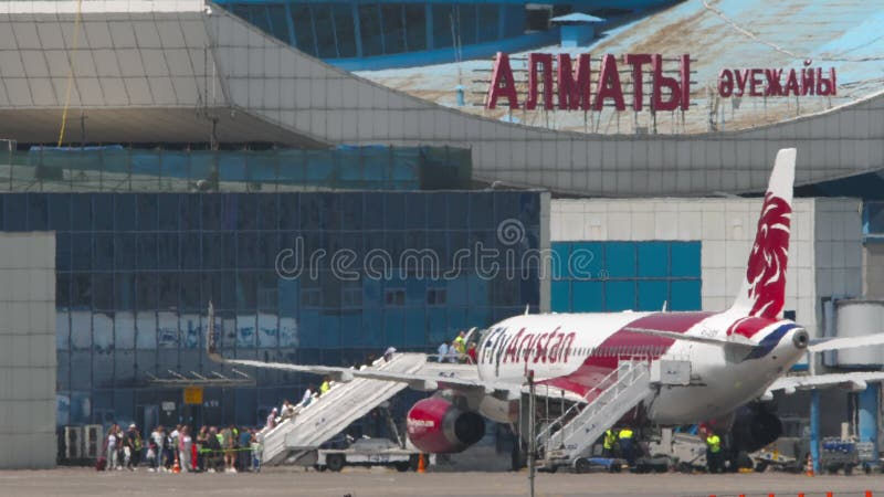 Wallpaper #nbjR25IBJvJKYCmEbvi_288 People Boarding the Plane Stock Video Video of Airliner 342375087