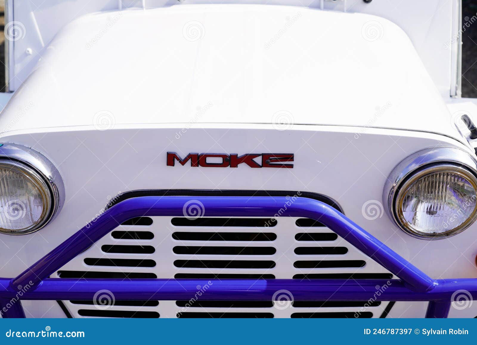 Wallpaper #PnenKJMB-pgBXx60LKvK481 Mini Moke Car Logo Brand and Text Sign Front of Austin Mini Utility