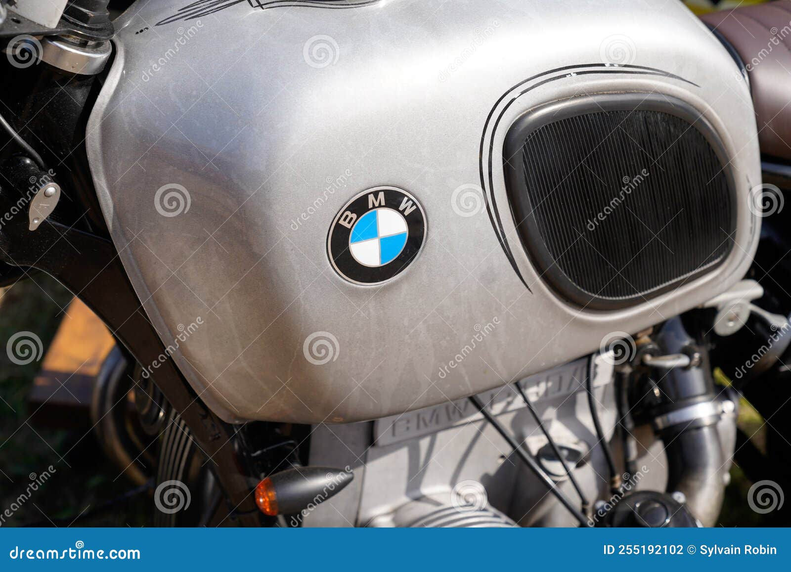 Wallpaper #d_9caZMB3lSXT3zU_eUQ93 BMW Motorrad Grey Old Retro Silver Vintage Logo Sign and Text Brand on