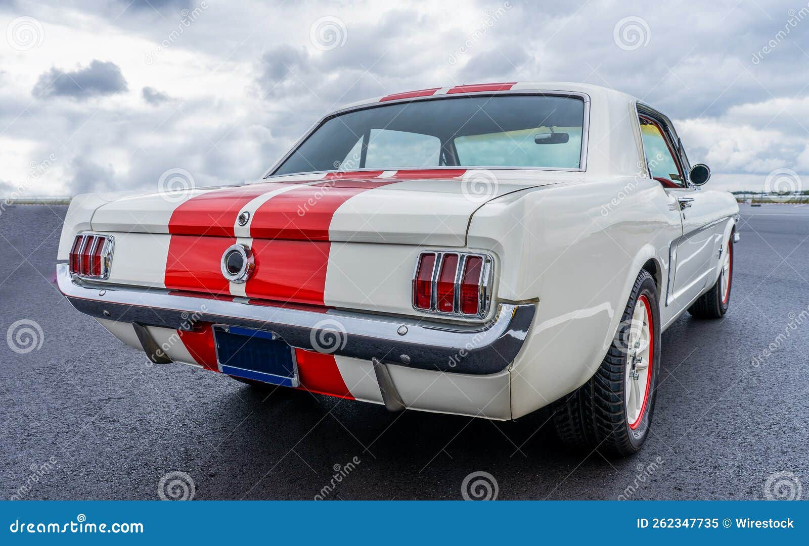 Wallpaper #x2eJDpMBSpphPi3-3-p2182 Back View of a Ford Mustang 1965 on Display at a Classic Car Meeting in