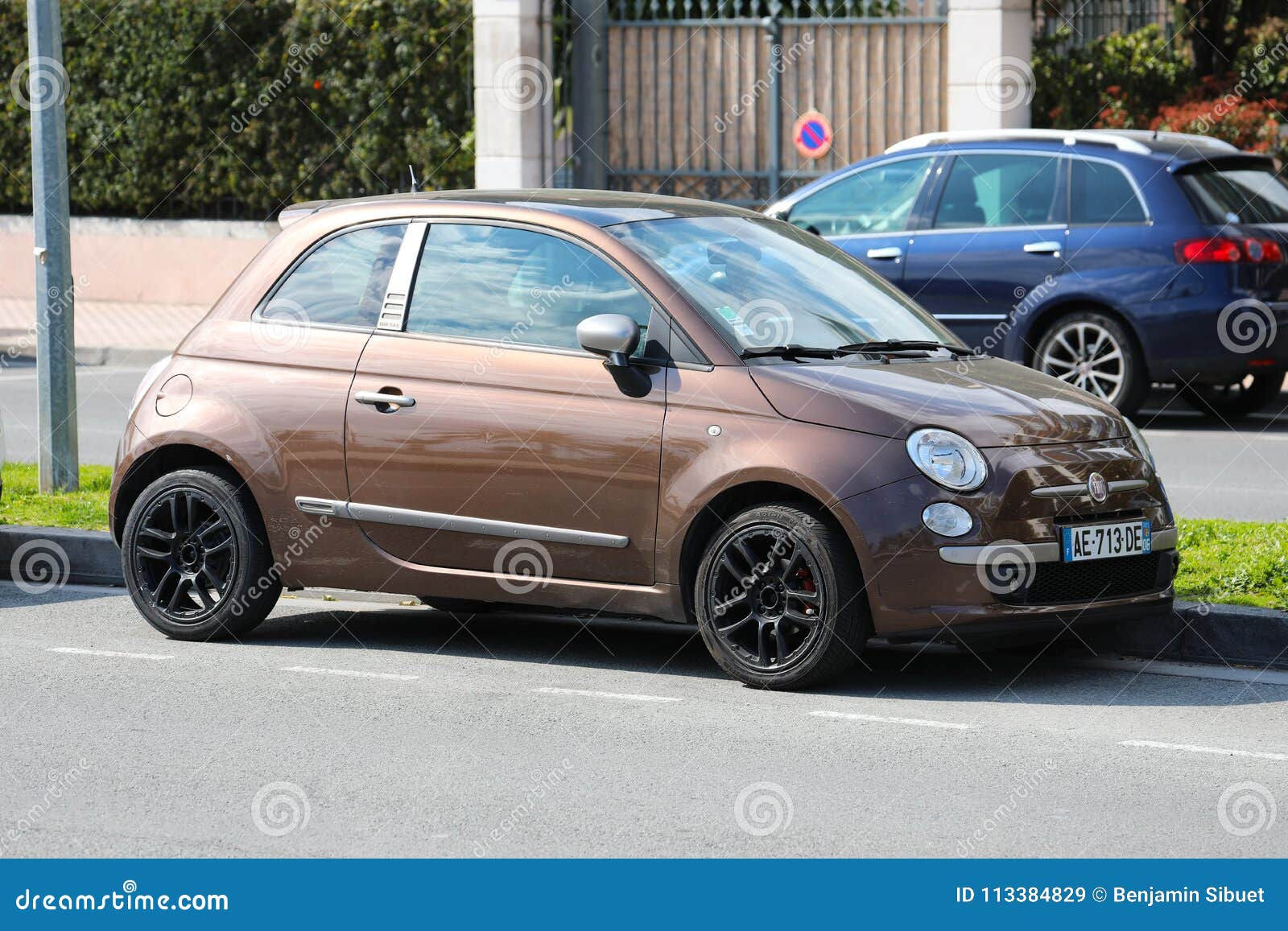 Wallpaper #36e02 Violet Fiat 500 Car Stock Editorial Photo 3290162 Clashot 85352234