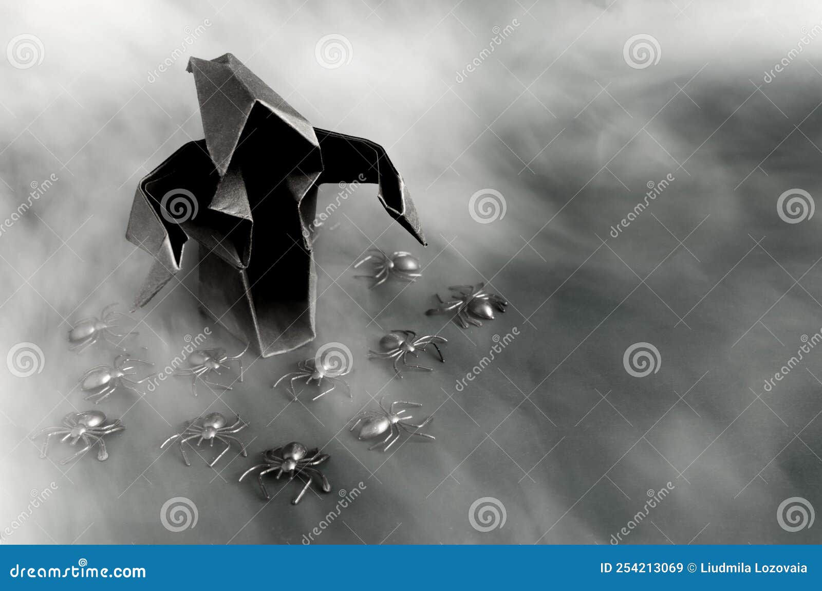 Wallpaper #7vQXOpMBKFX8bn3riHeK293 A Black Ghost with Spiders in Clouds of White Smoke Fog on a Dark