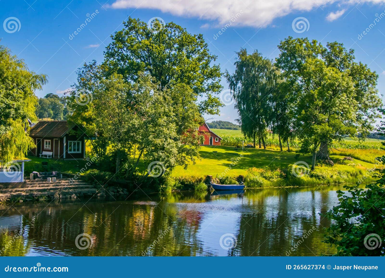 Wallpaper #vh2mK5MBlOZrFDOkycaC78 Beautiful Green Garden with Pond River in Front of a Dream House in