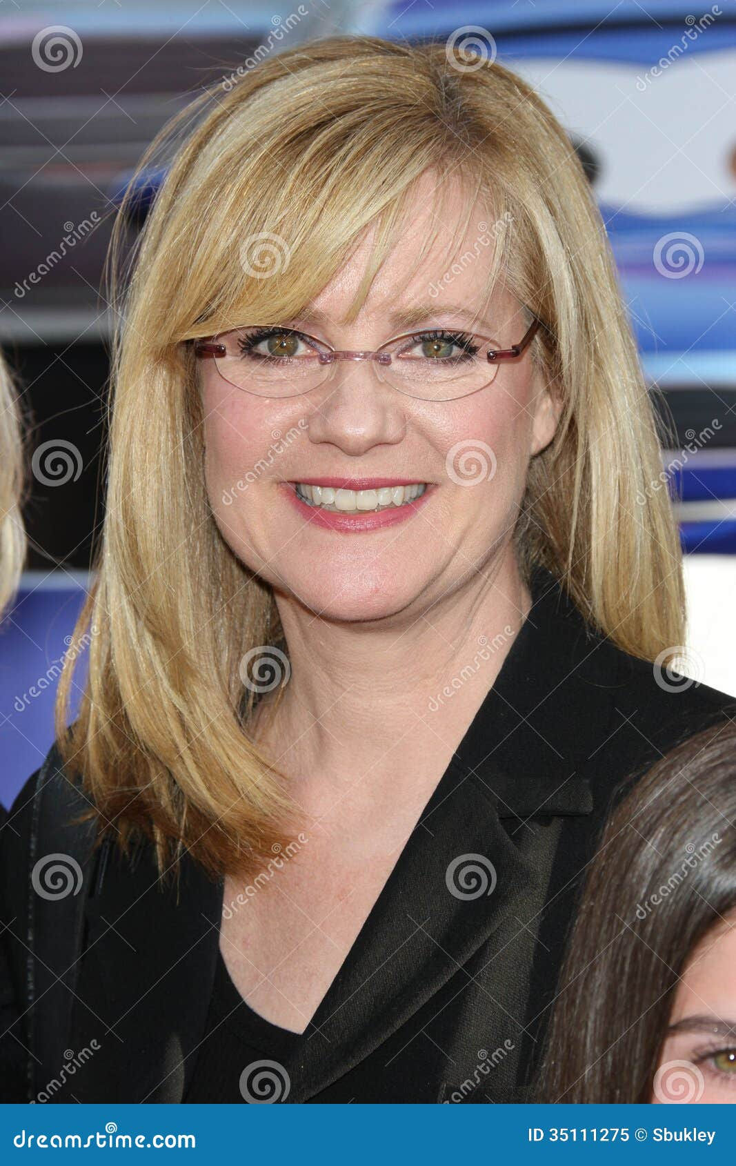 Wallpaper #3hkKNI8BtGB6xQ78VJw315 Bonnie Hunt Editorial Image Image of Capitan Premiere 35111275