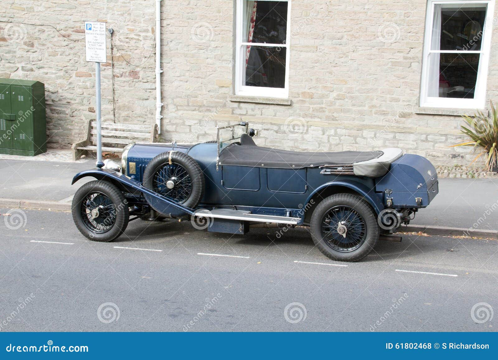 Wallpaper #VmfhDpMBSpphPi3-JOyJ245 Bentley Vintage Car Editorial Stock Photo Image of Spoked 61802468