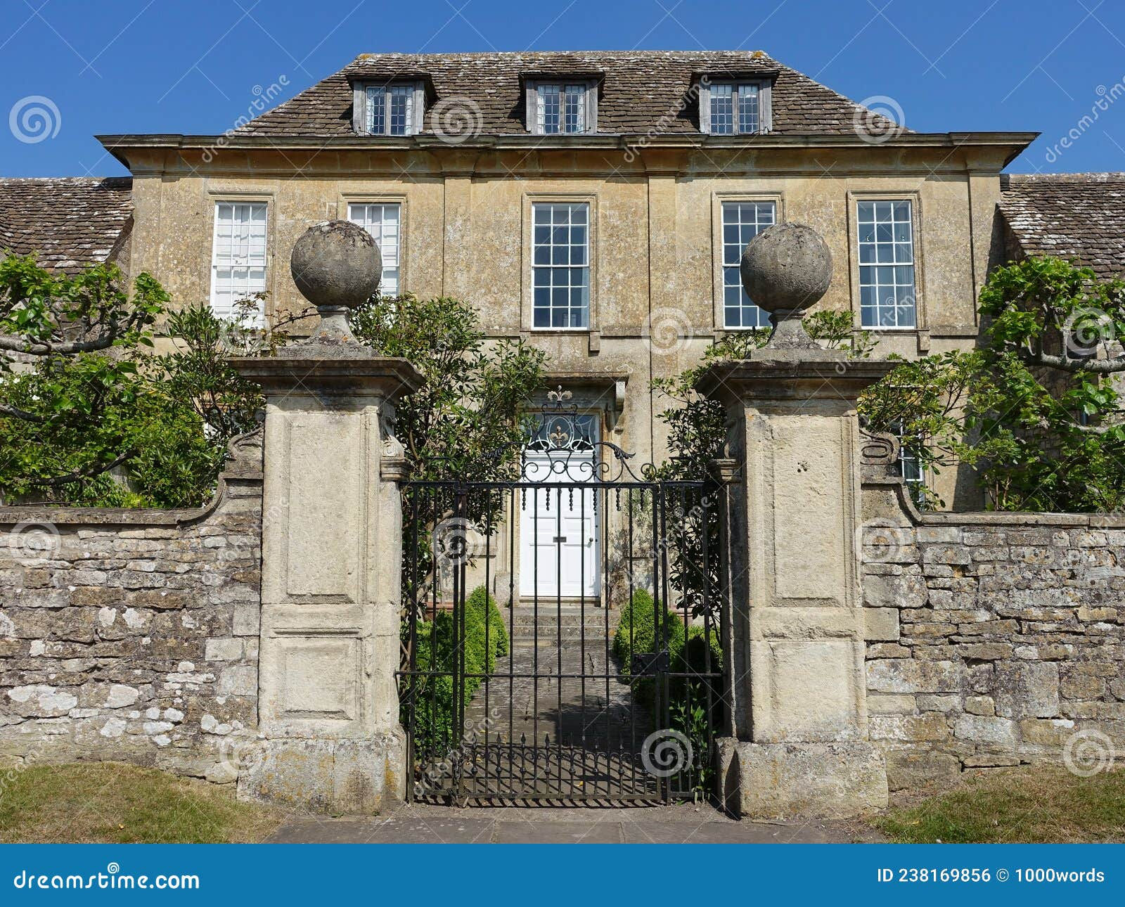 Wallpaper #yWj9H5MBSpphPi3-hyzx82 Beautiful Mansion House Stock Photo Image of Blue Green 238169856