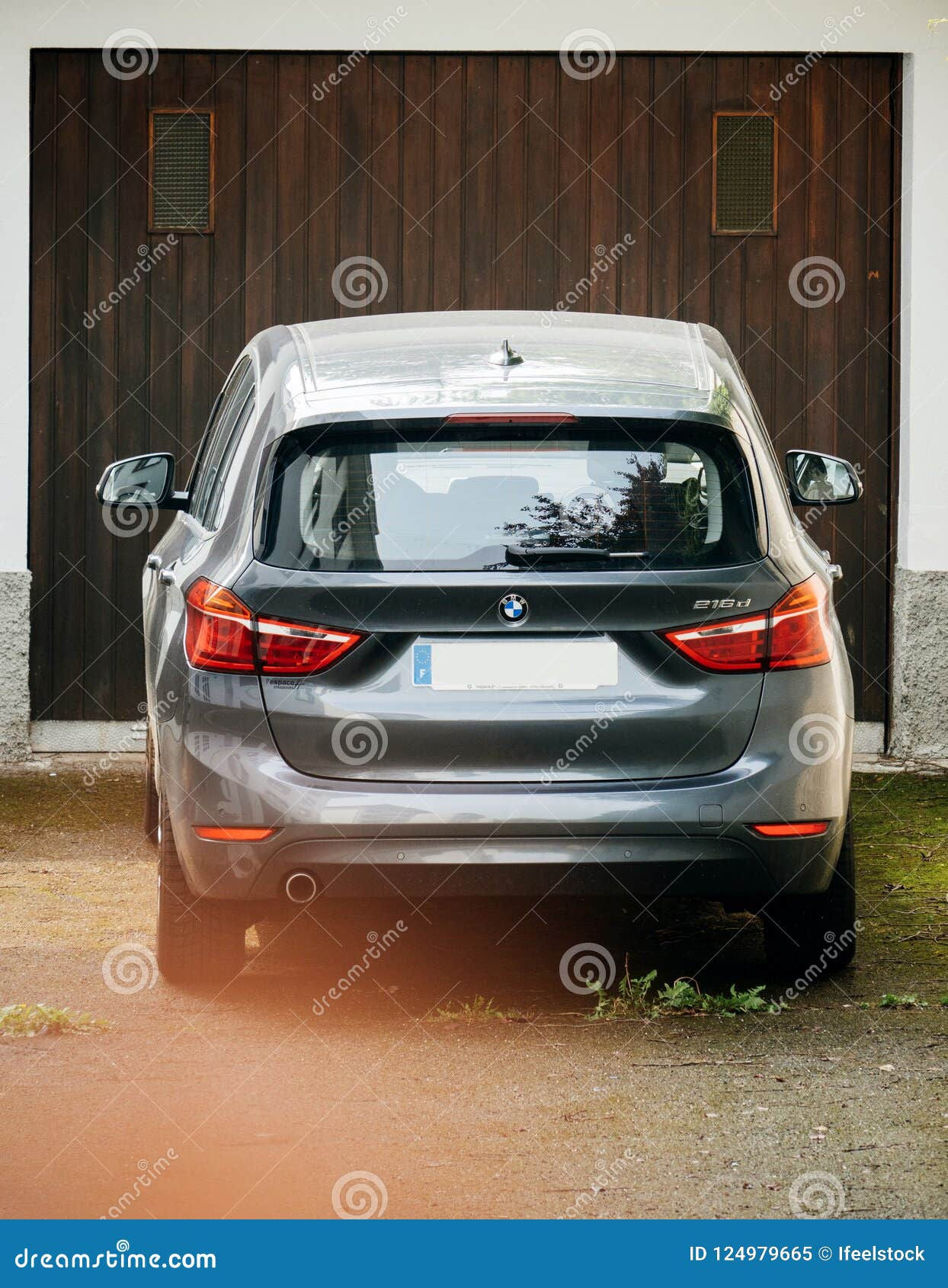 Wallpaper #VuoBU5MBlwTYPL18ogqa94 BMW SUV in Front of Garage Door Editorial Image Image of Home