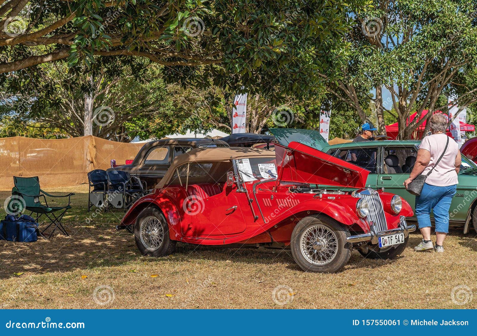 Wallpaper #FbhLTJIBJvJKYCmE-NKW46 Beautiful Original Vintage British Sports Car at Community Car Display