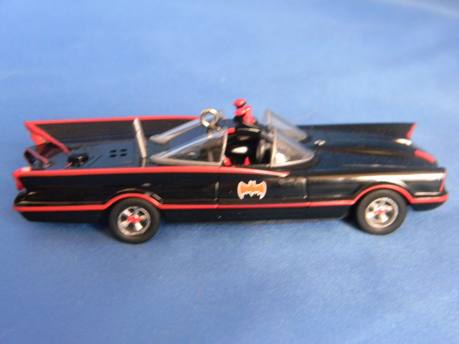 Wallpaper #0ELGPJMBOBpx0Nhm8cFn256 Batcave Toy Room Better Living Through Toy Collecting Hallmark