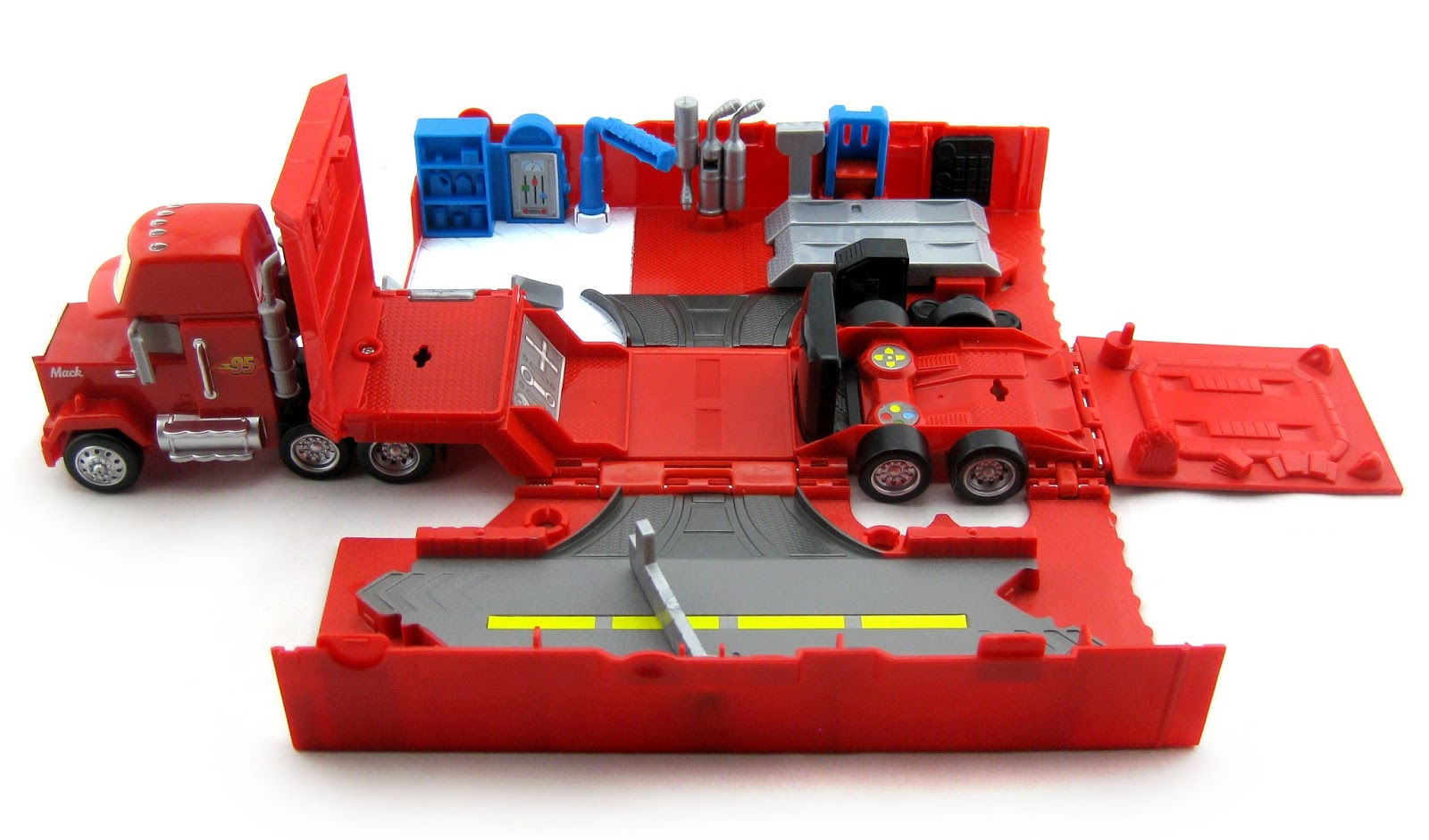 Wallpaper #IWcD9pIBSpphPi3-g4Lo114 Dan the Pixar Fan Cars Mack Truck Playset