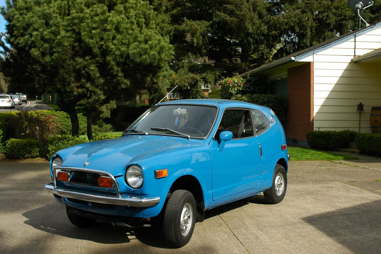 Wallpaper #7X3Z9I4Bnwiau_P6UhCf54 Old Parked Cars 1972 Honda Z600 Coupe