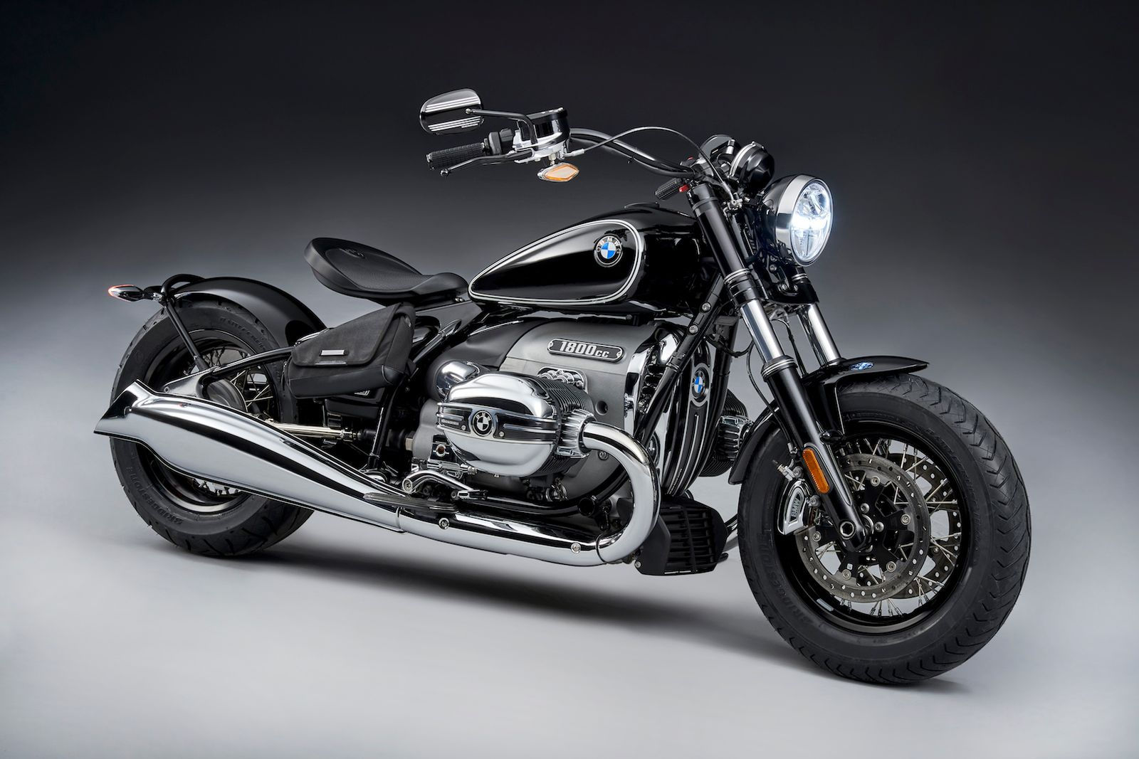 Wallpaper #AmfQ_pIBSpphPi3-xKFH231 Custom BMW R18 Bobber Version from Tank Machine Drivemag Riders
