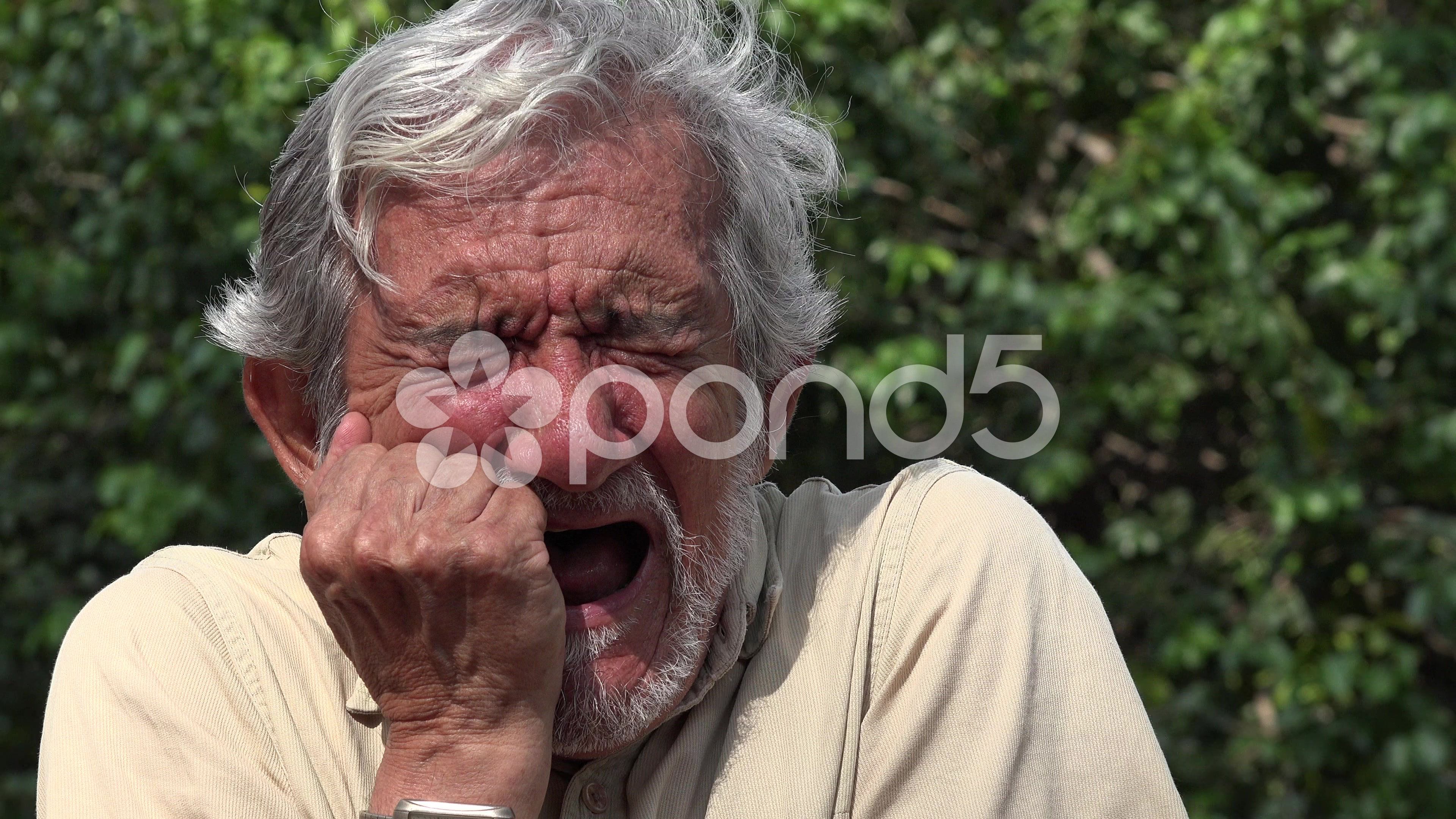 Wallpaper #q2eP65IBSpphPi3-00yX99 Man Crying
