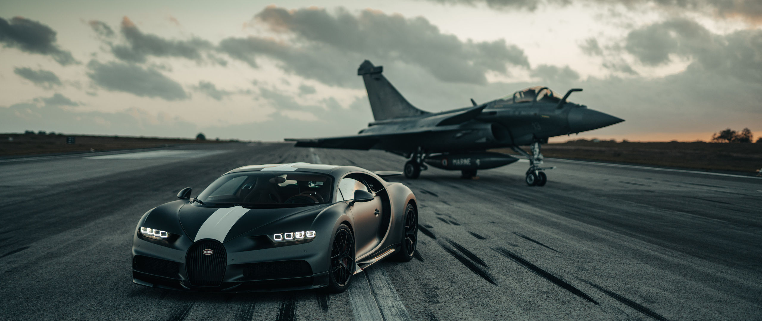Wallpaper #-31_844Bnwiau_P6vAyQ41 2560x1080 Bugatti Chiron and Dassault Rafale Marine Jet 8k 2560x1080