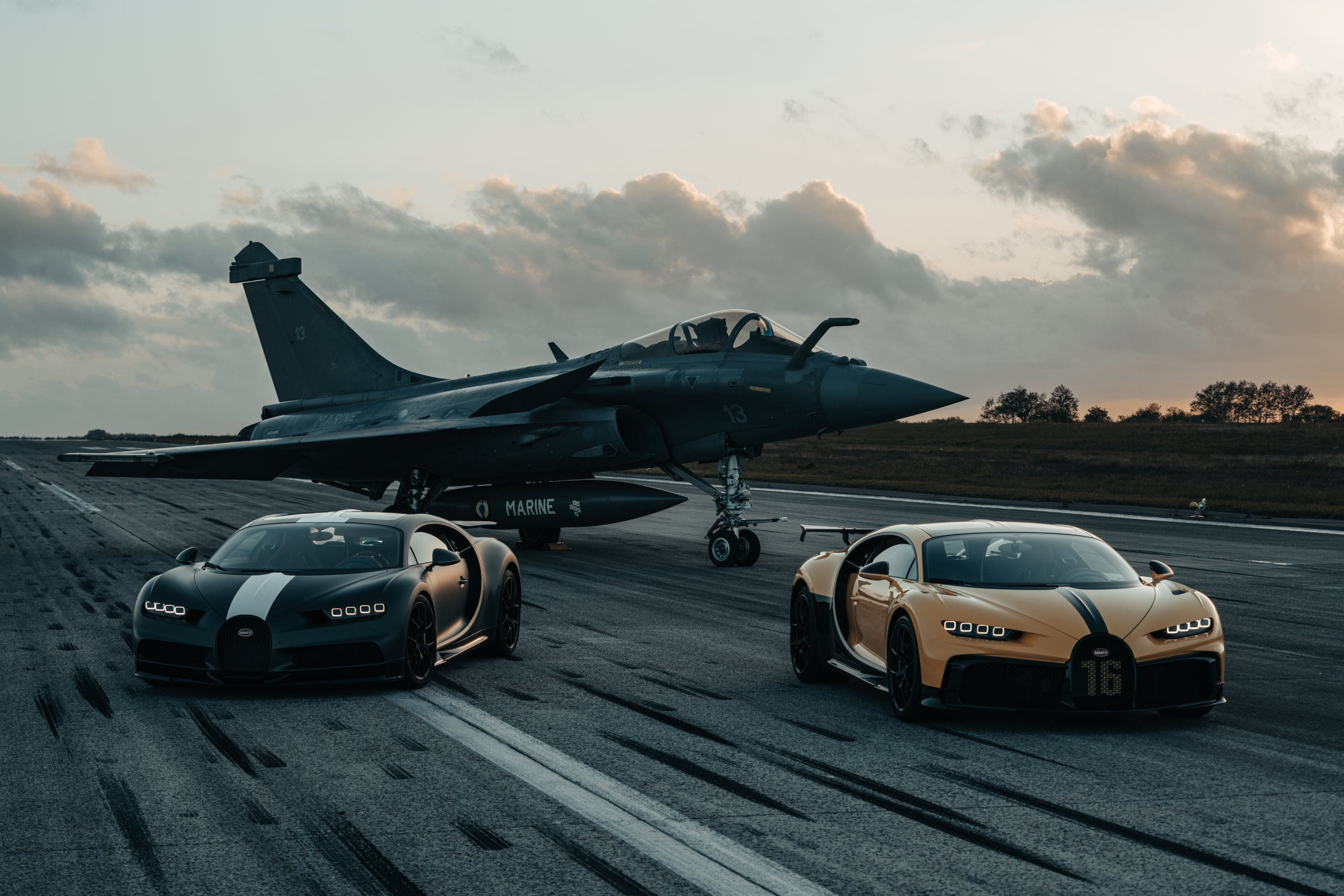 Wallpaper #-31_844Bnwiau_P6vAyQ30 Bugatti Chiron Sport Les Legendes Du Ciel Meets Dassault Rafale