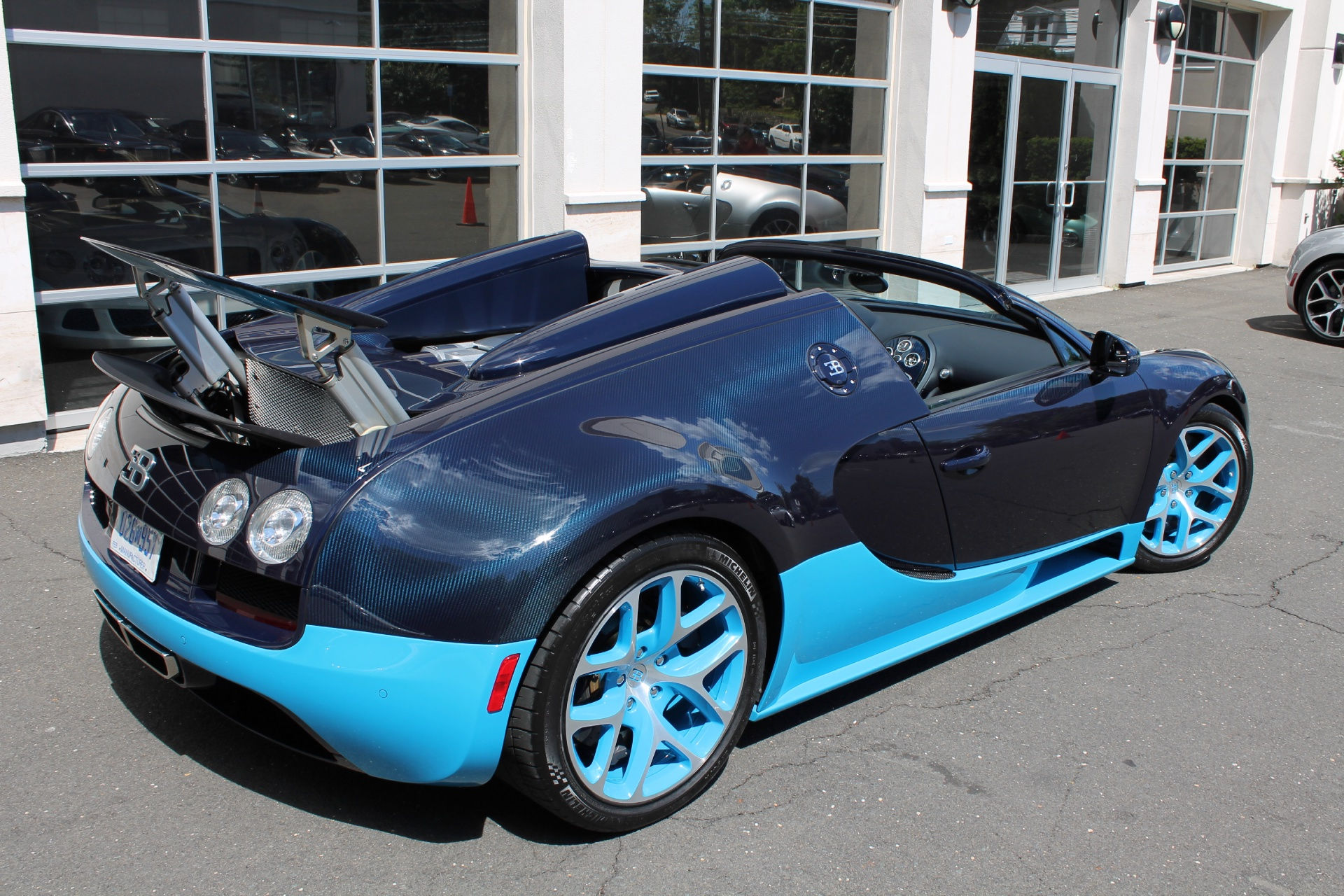 Wallpaper #ImhEGZMBSpphPi3-mhZ2219 Two Bugatti Veyron Grand Sport Vitesses for Sale at Us Dealer Gtspirit