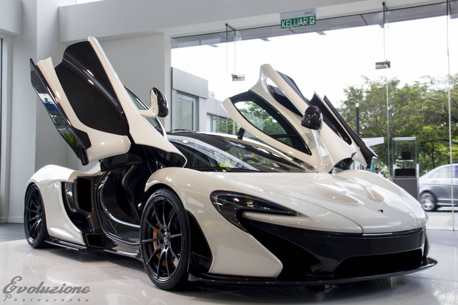 Wallpaper #dmiXHpMBSpphPi3-3yks347 Spectacular White Mclaren P1 No001 of 375 in Malaysia Gtspirit
