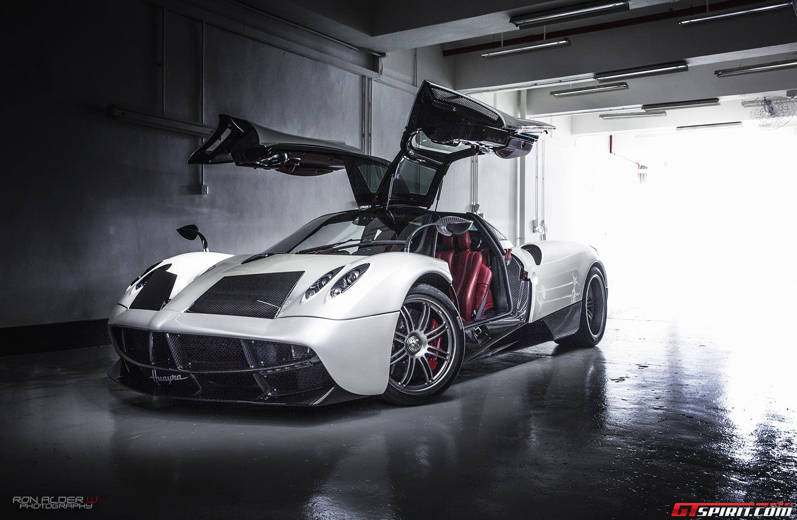Wallpaper #u2fDApMBSpphPi3-orAs246 Exclusive Stunning White Pagani Huayra Demo Car Delivered Gtspirit