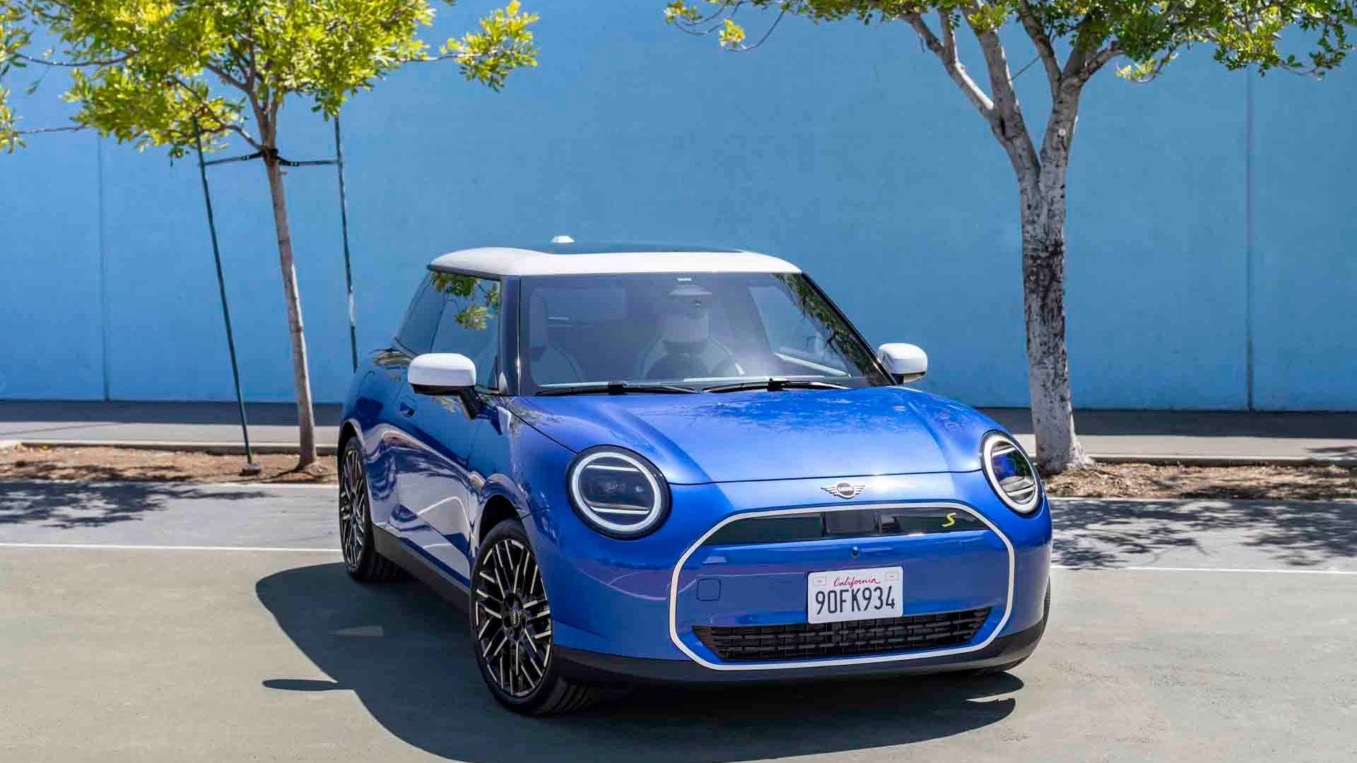 Wallpaper #DWd__ZIBSpphPi3-j5zr221 Mini Teases Minimalist Interior of 2025 Cooper