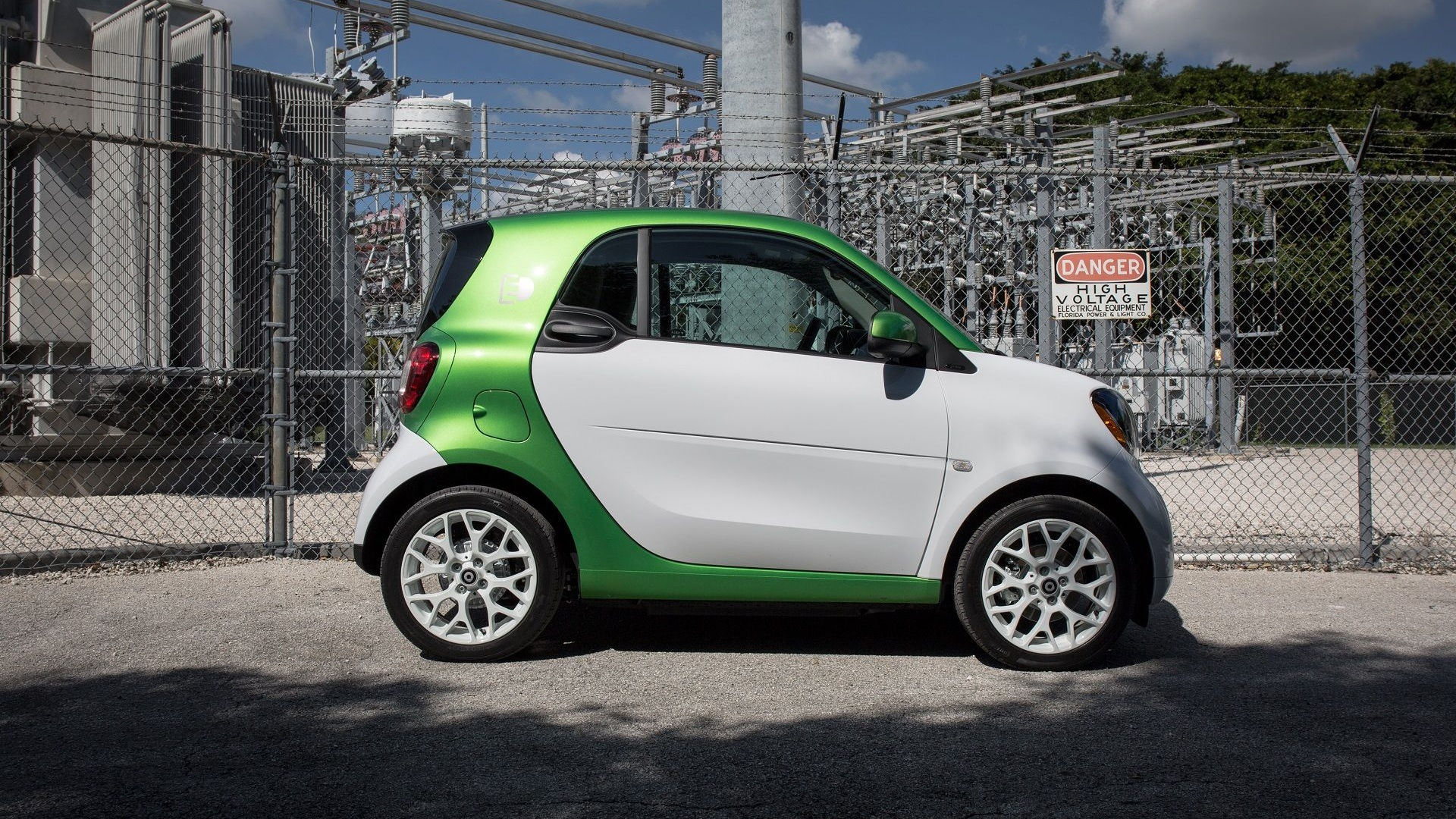 Wallpaper #9CEB8 Smart Fortwo Takes the Green Car Thing a Bit Too Literally Autoevolution