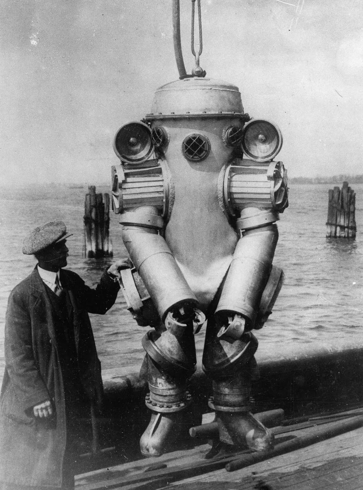 Wallpaper #S2ej65IBSpphPi3-z00p349 The Early Diving Suits Through Rare Photographs 1900 1935 Rare