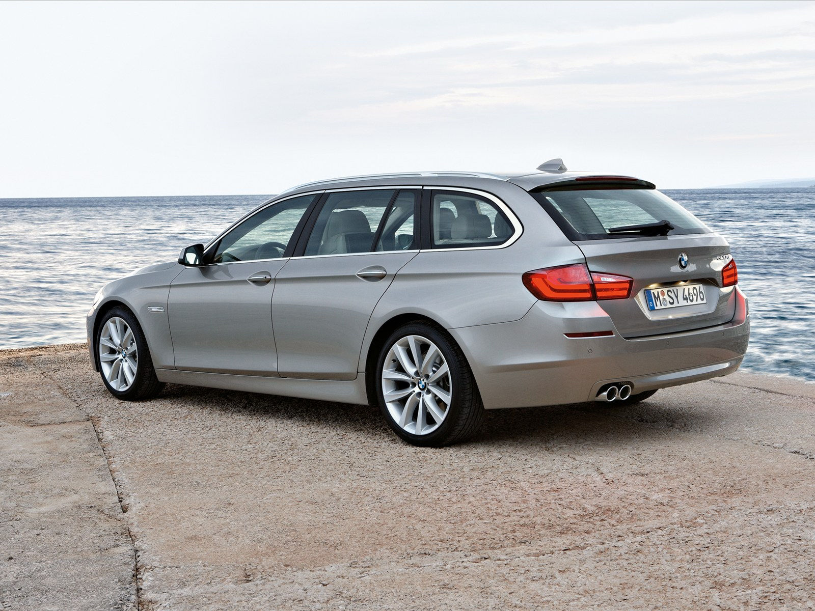 Wallpaper #-X2w8Y4Bnwiau_P6gAku58 Sports Carz Centre Latest Models of BMW 5 Series Sports Carz