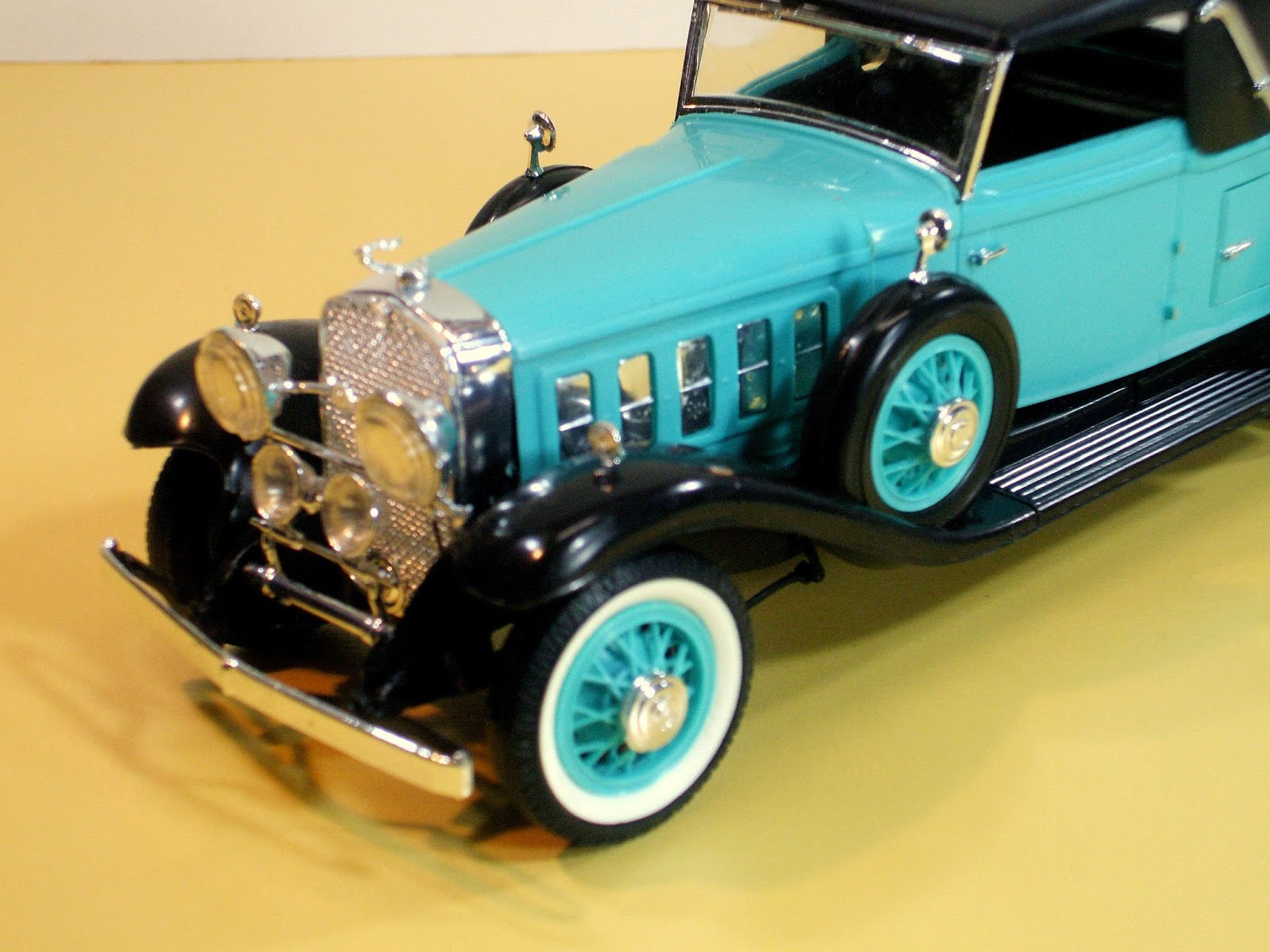 Wallpaper #VIcDMpMBPAdmKxa2NGNa177 Model Building Cadillac Cabriolet 1931 with V16 Cylinder Engine